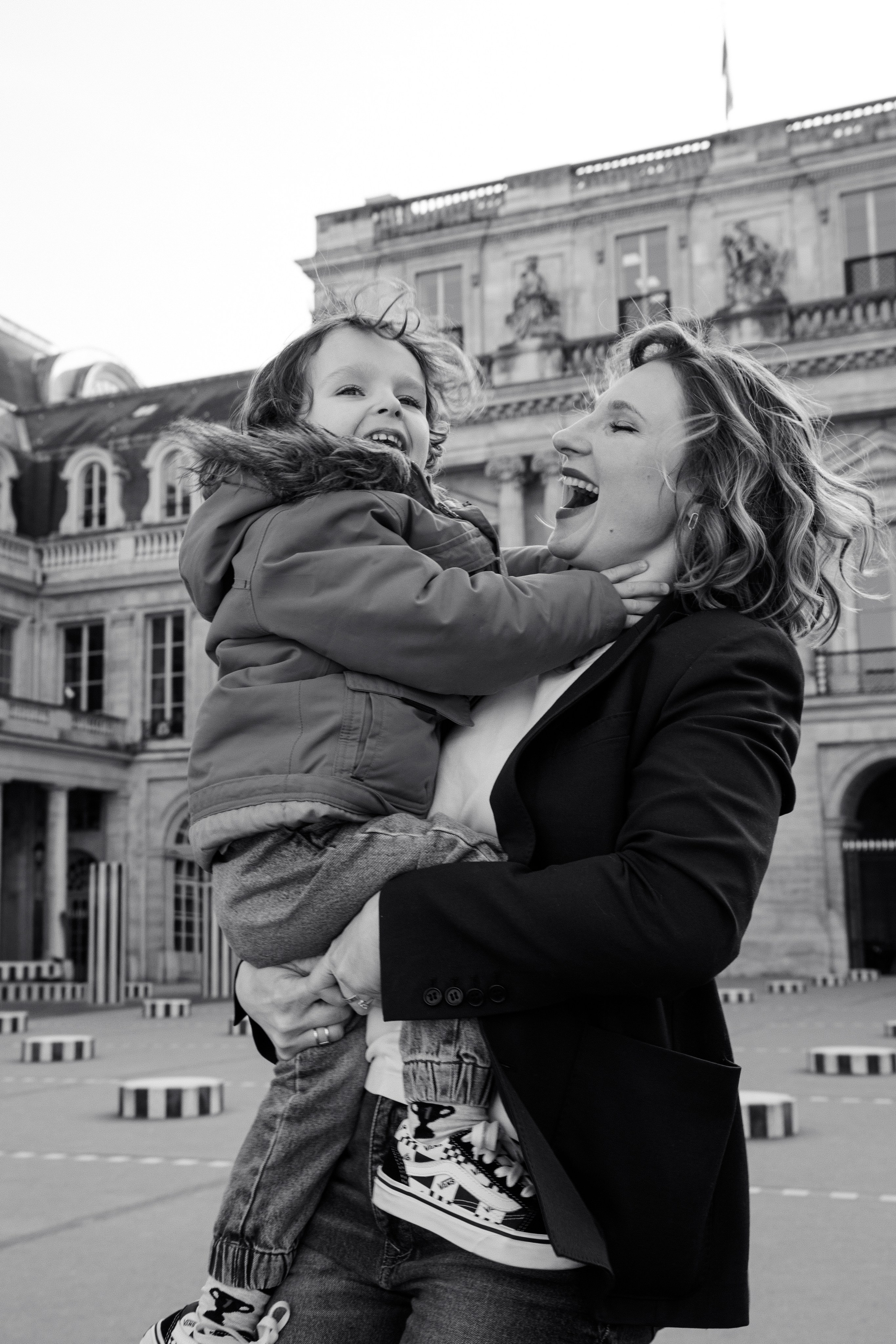 Big Family Photoshoot in Paris — Natural & Lifestyle Moments. Paris Wedding Photographer