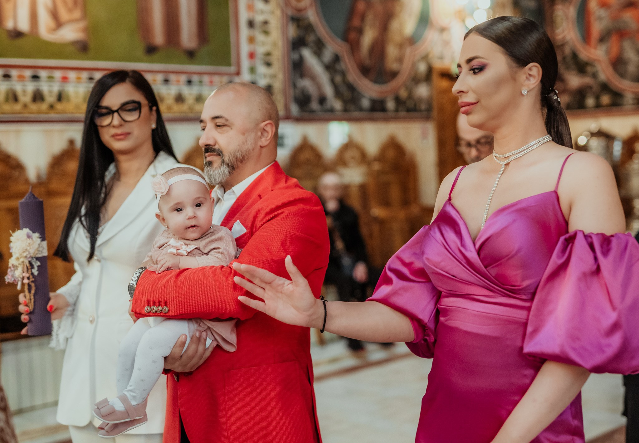 Fotografii de Botez Pline de Emoție pentru Sasha și Familie