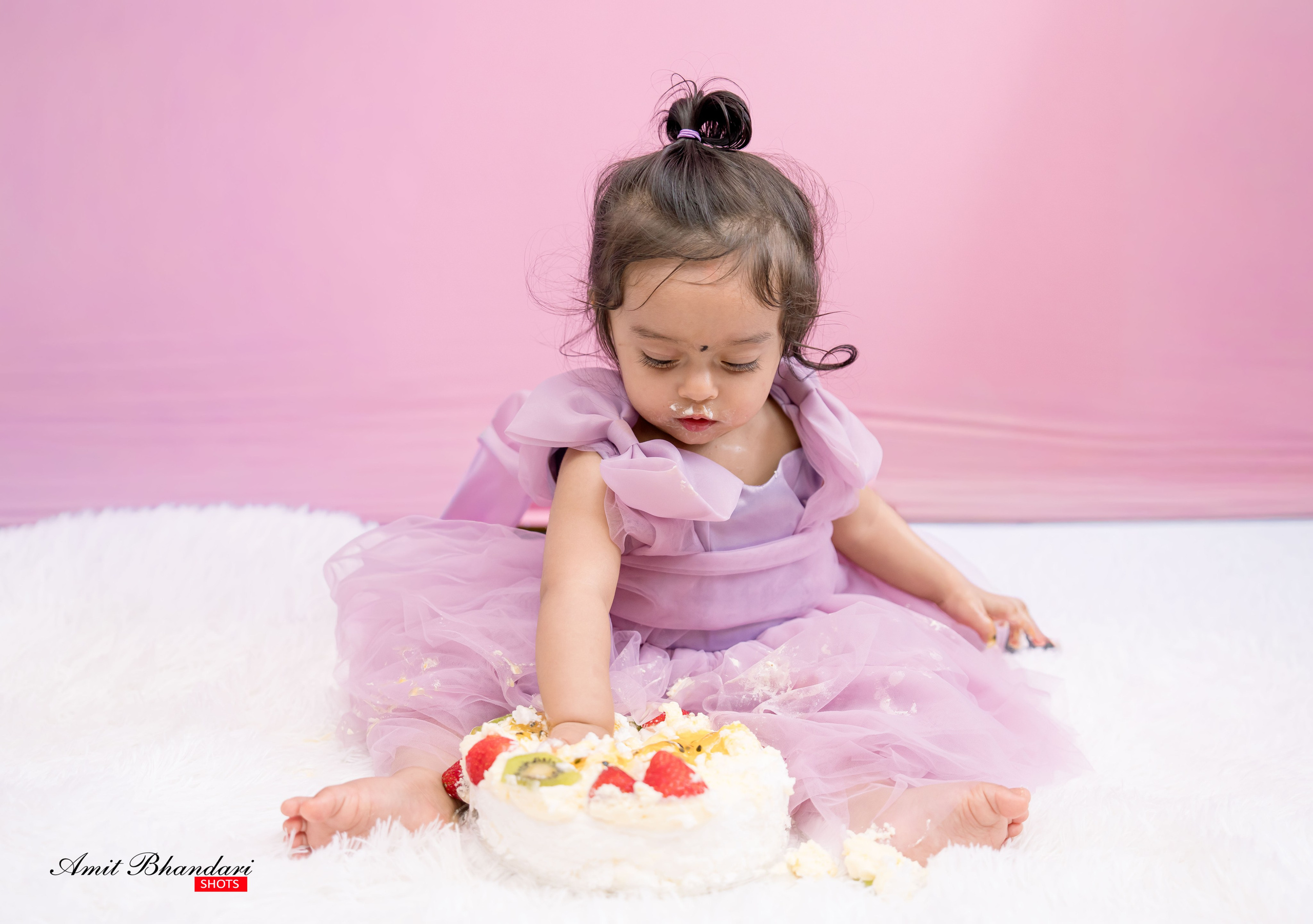 Yuhana’s Cake Smash Session. Freelance Photographer in Newcastle & Central Coast