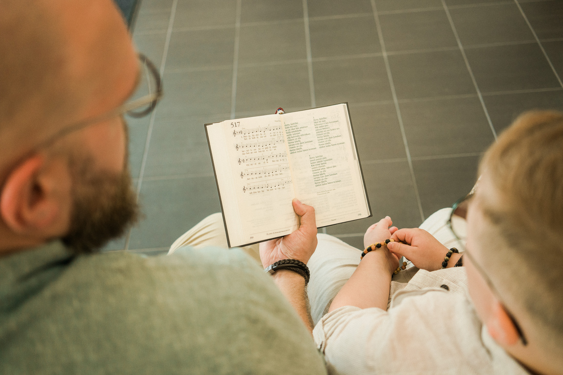 Ristiäisten kuvaus Helsingin Pitäjämäen kirkossa