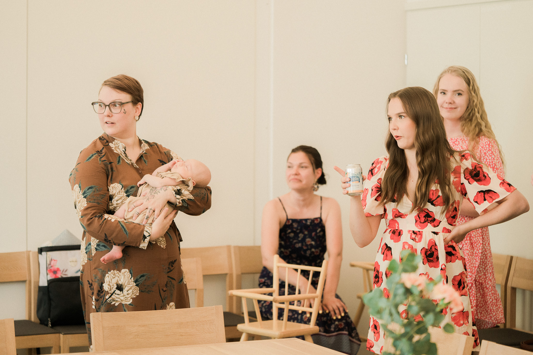 Ristiäisten kuvaus Helsingin Pitäjämäen kirkossa