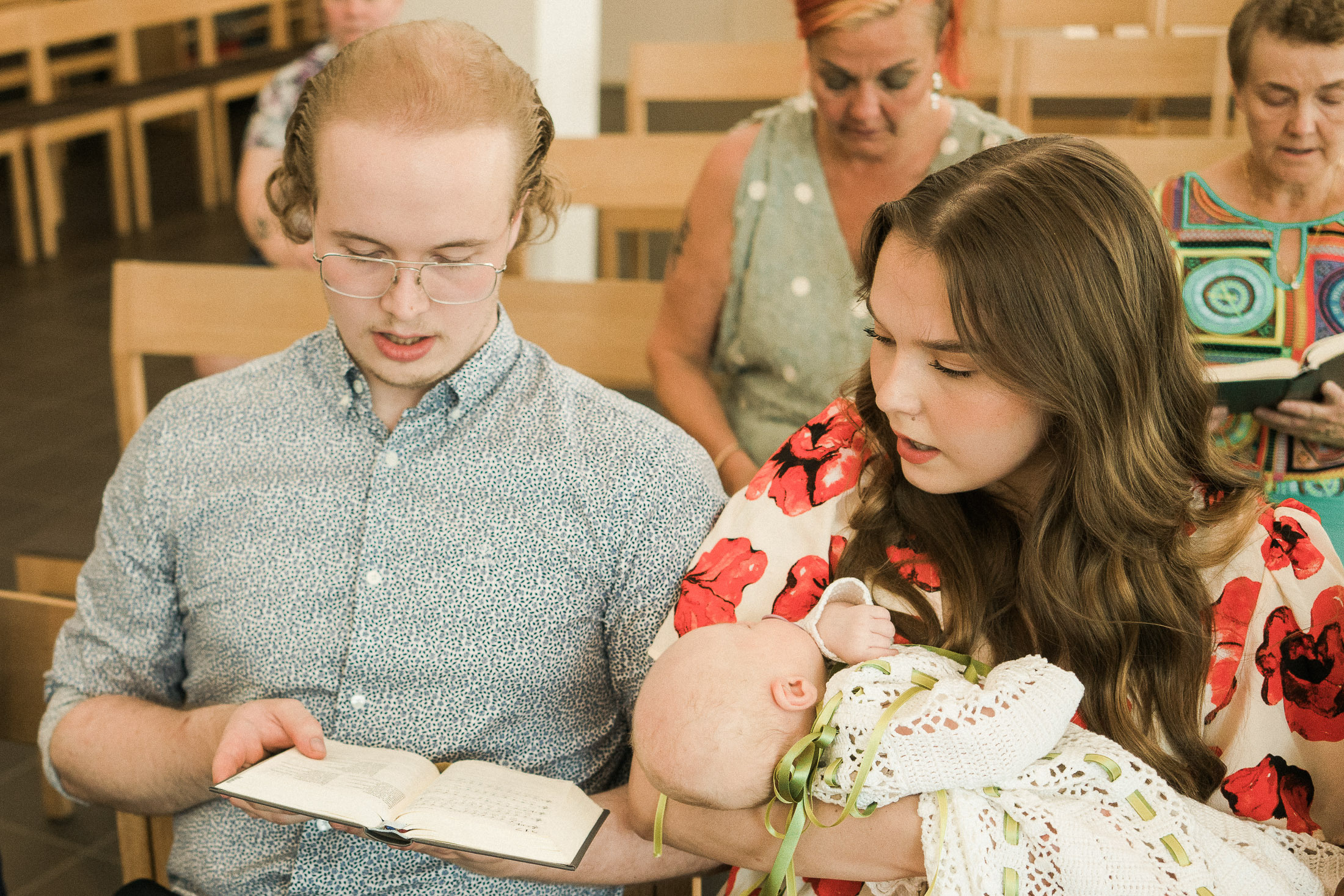 Ristiäisten kuvaus Helsingin Pitäjämäen kirkossa