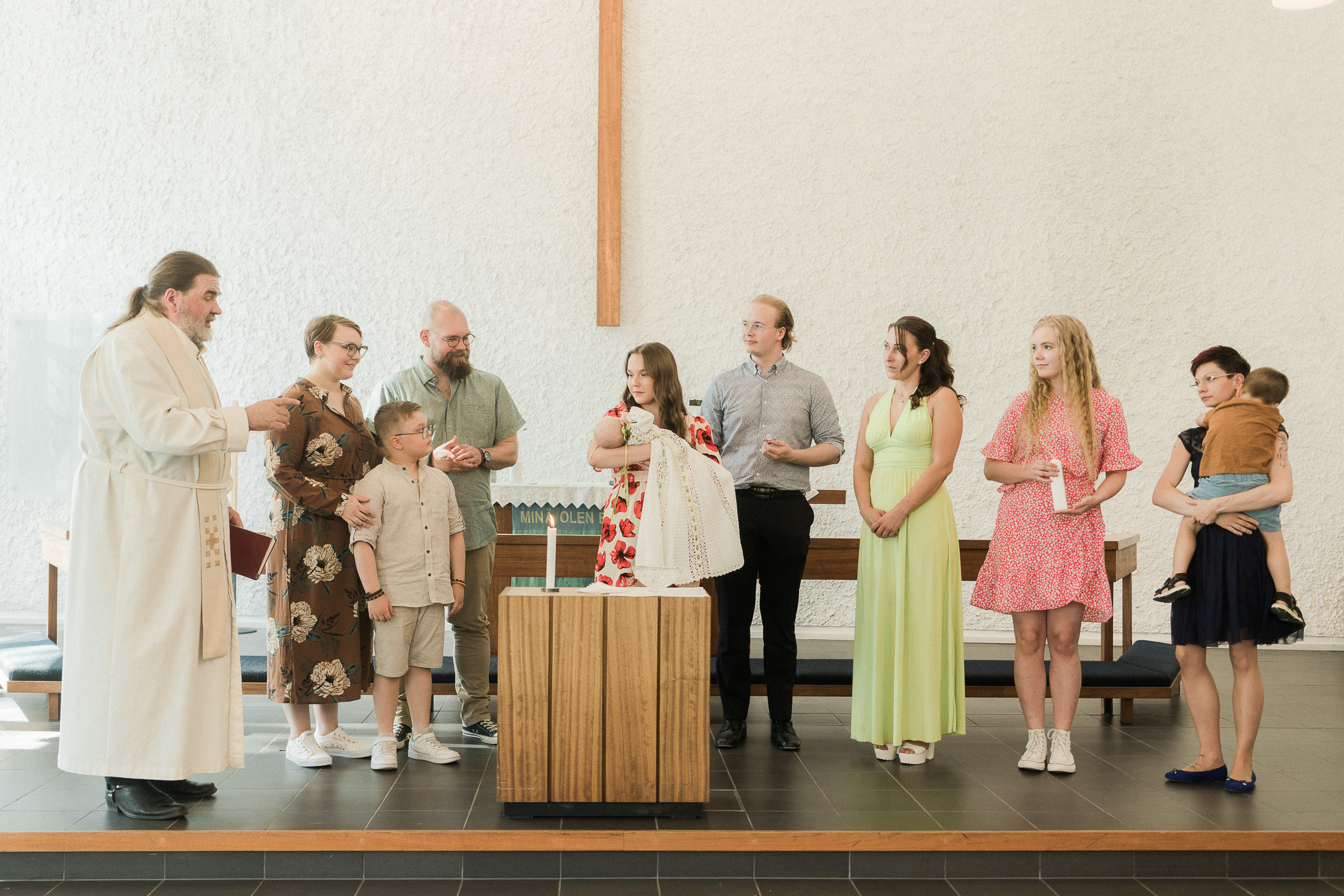 Ristiäisten kuvaus Helsingin Pitäjämäen kirkossa