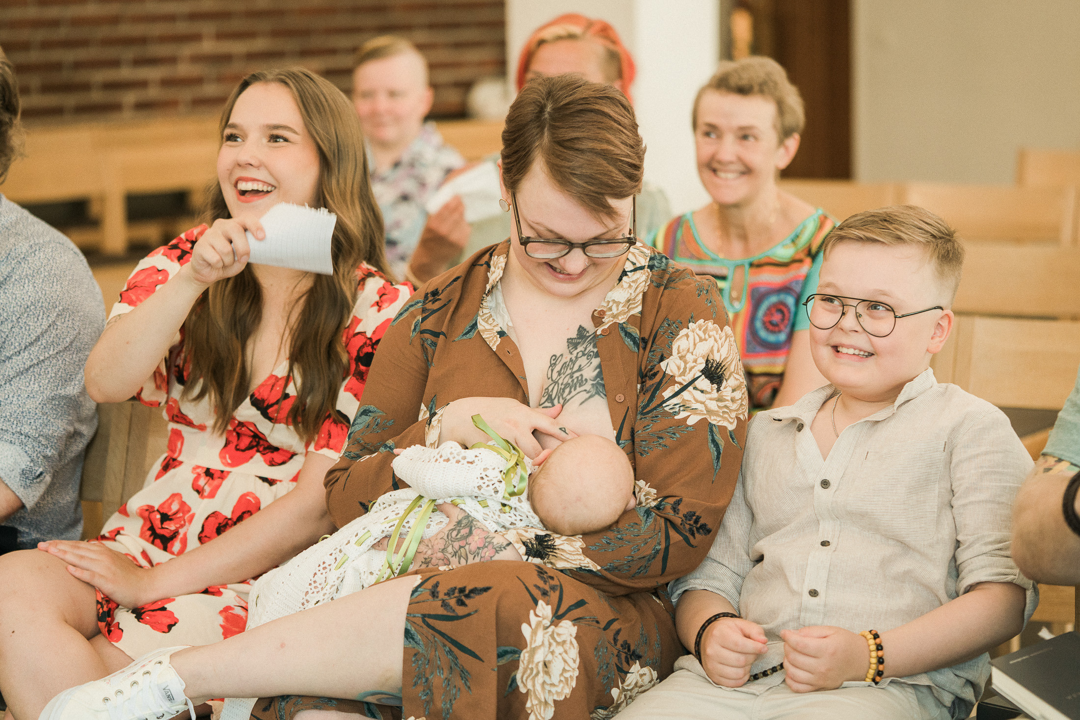 Ristiäisten kuvaus Helsingin Pitäjämäen kirkossa