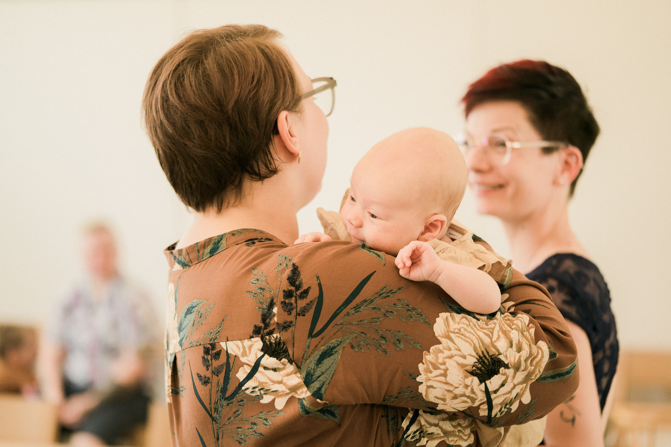 Ristiäisten kuvaus Helsingin Pitäjämäen kirkossa