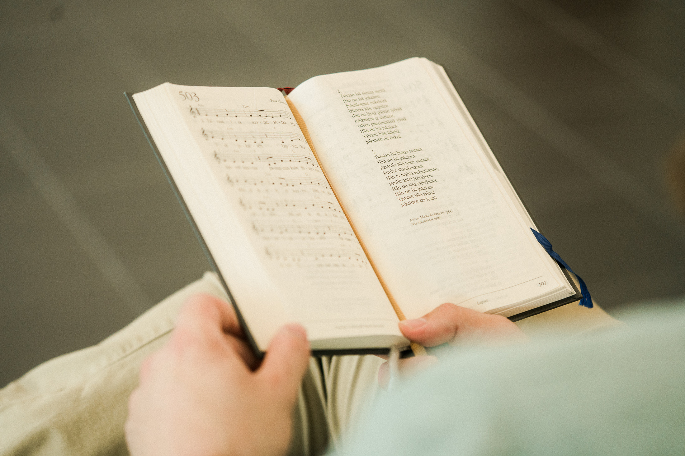 Ristiäisten kuvaus Helsingin Pitäjämäen kirkossa