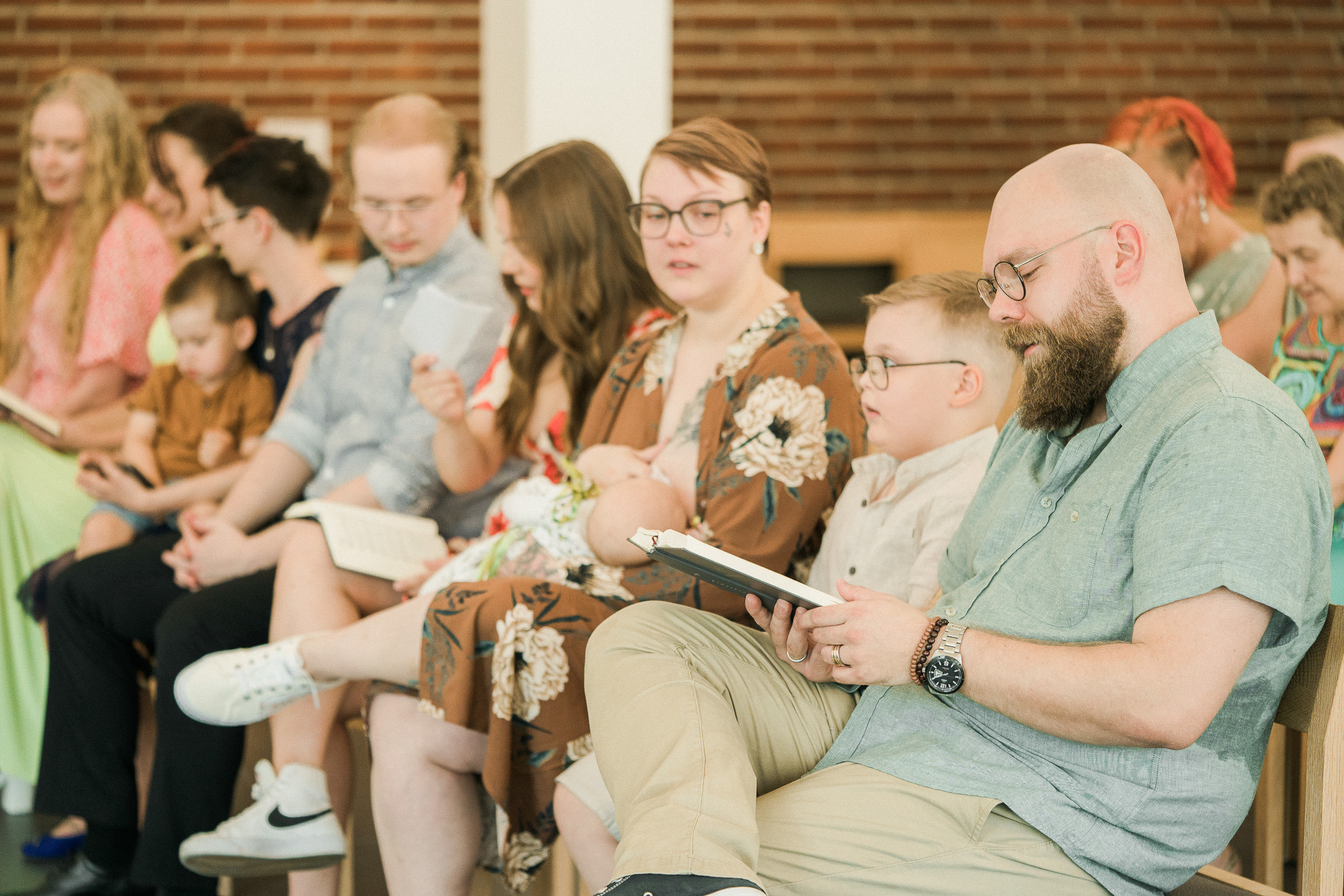 Ristiäisten kuvaus Helsingin Pitäjämäen kirkossa