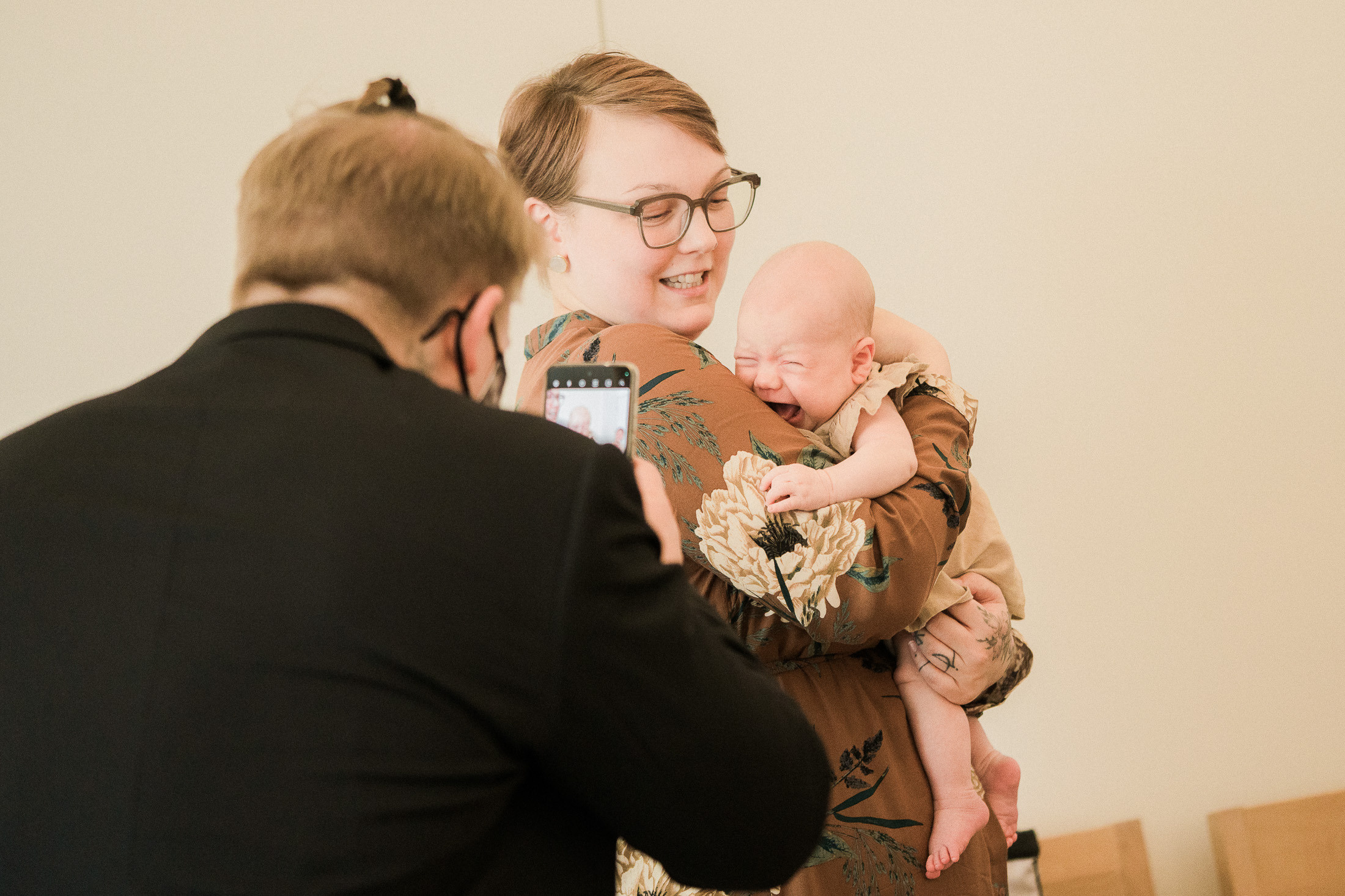 Ristiäisten kuvaus Helsingin Pitäjämäen kirkossa