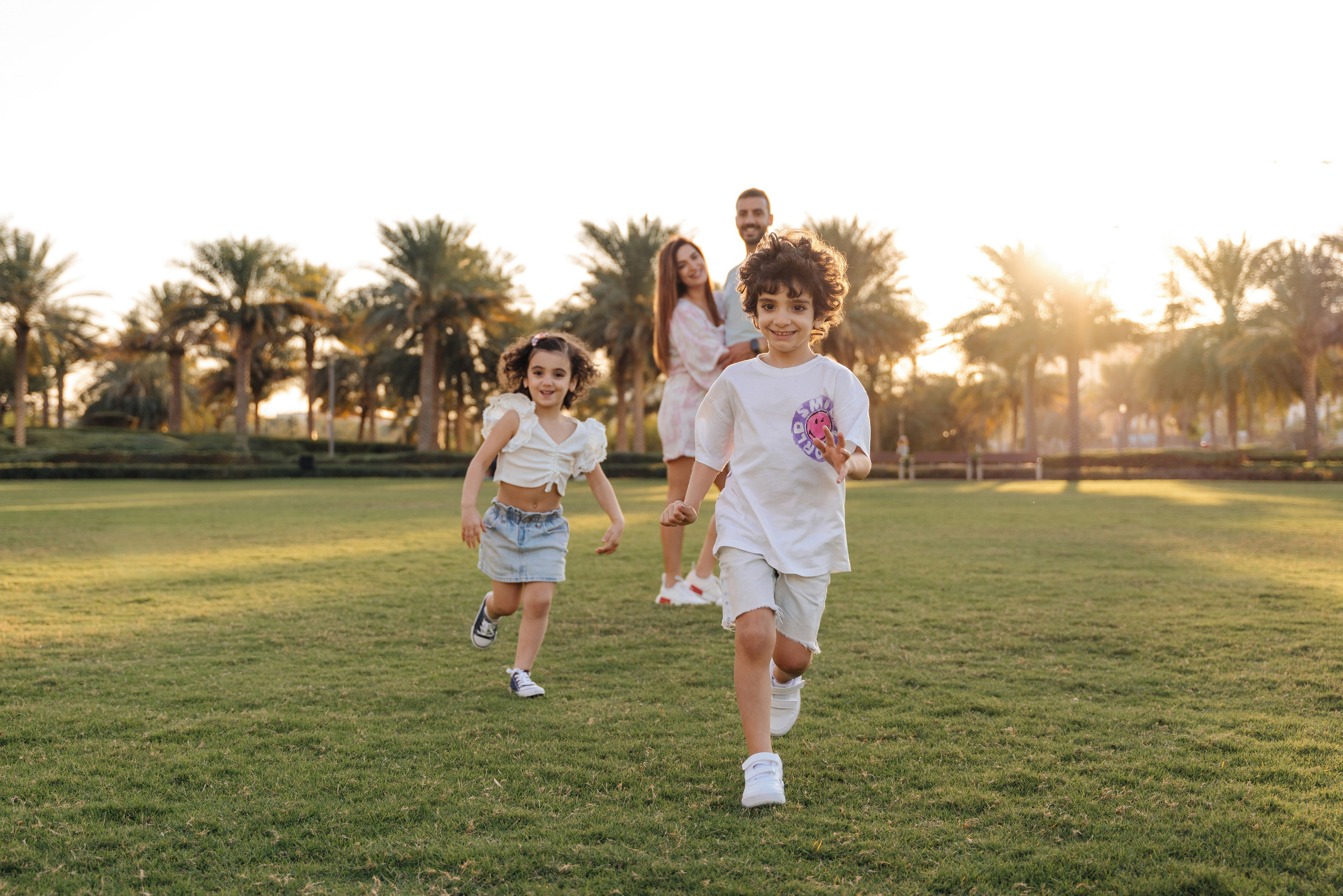 Family fun and play in the park. Angela Iakovleva — Family Photographer in Dubai