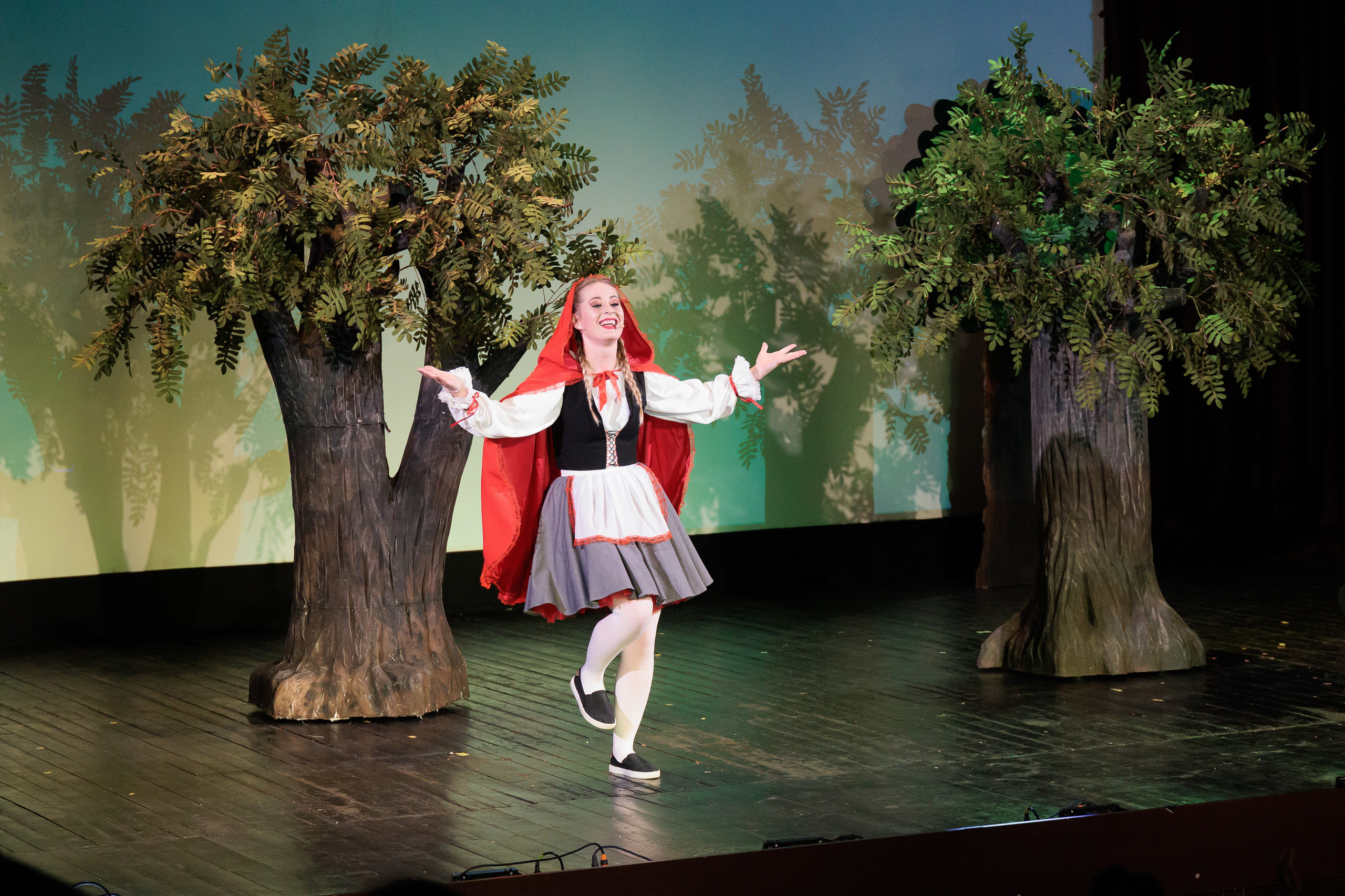 Clounella. Povestea Scufita rosie. ✔️ Фото Видео на свадьбы и крестины Молдова — Cinematic.md