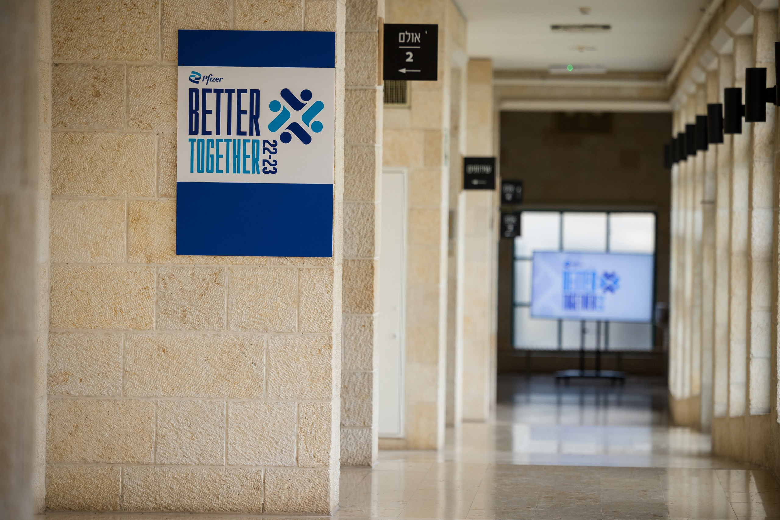 Pfizer. AMIR BUCHNIK PHOTOGRAPHER