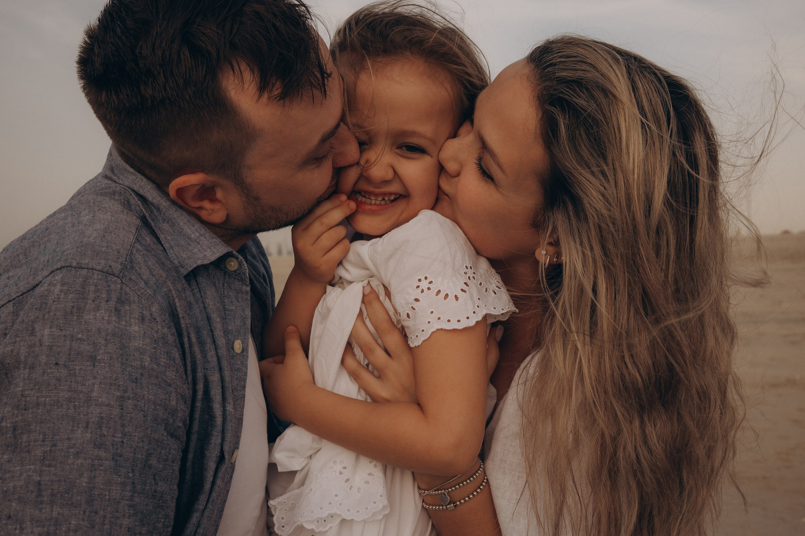 Golden hour family. Birth, Family, Newborn photographer in Dubai| Eliza Baitikova