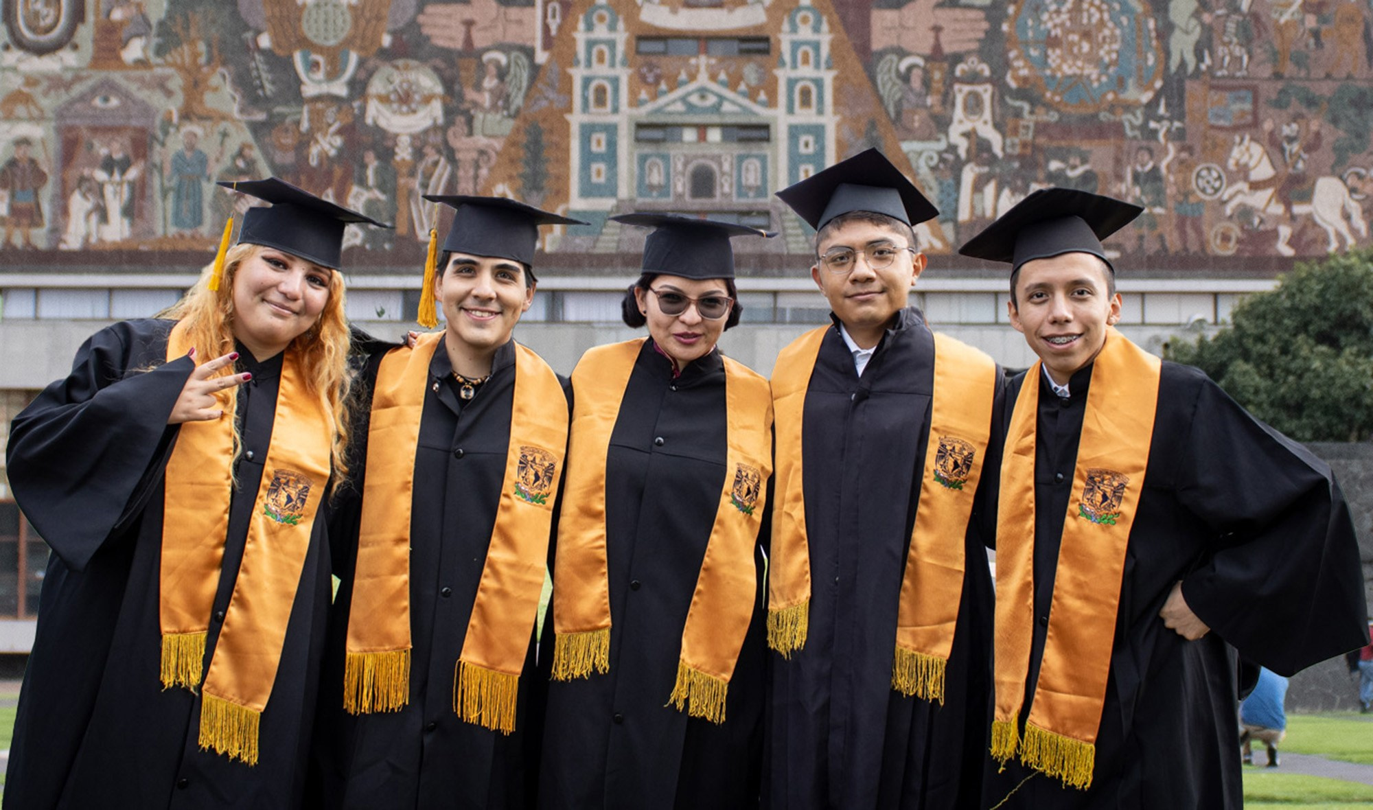 Sesión de fotos de graduación en CU. Marisol Murillo Fotógrafa profesional en Chimalhuacán, Edo. de México