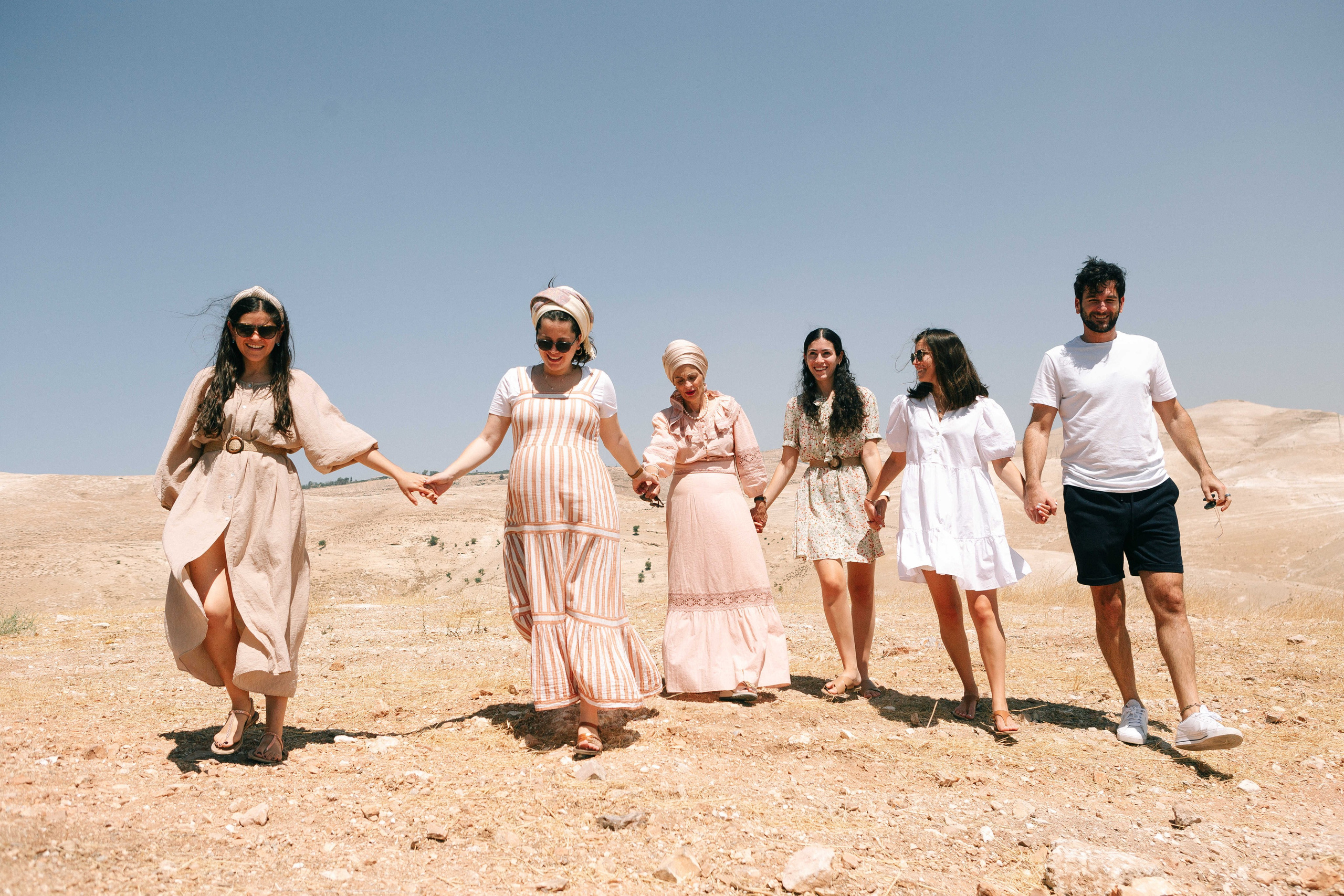 MAALE ADUMIM, HOME PHOTO SESSION + DESERT. Https://shi-photo.com/