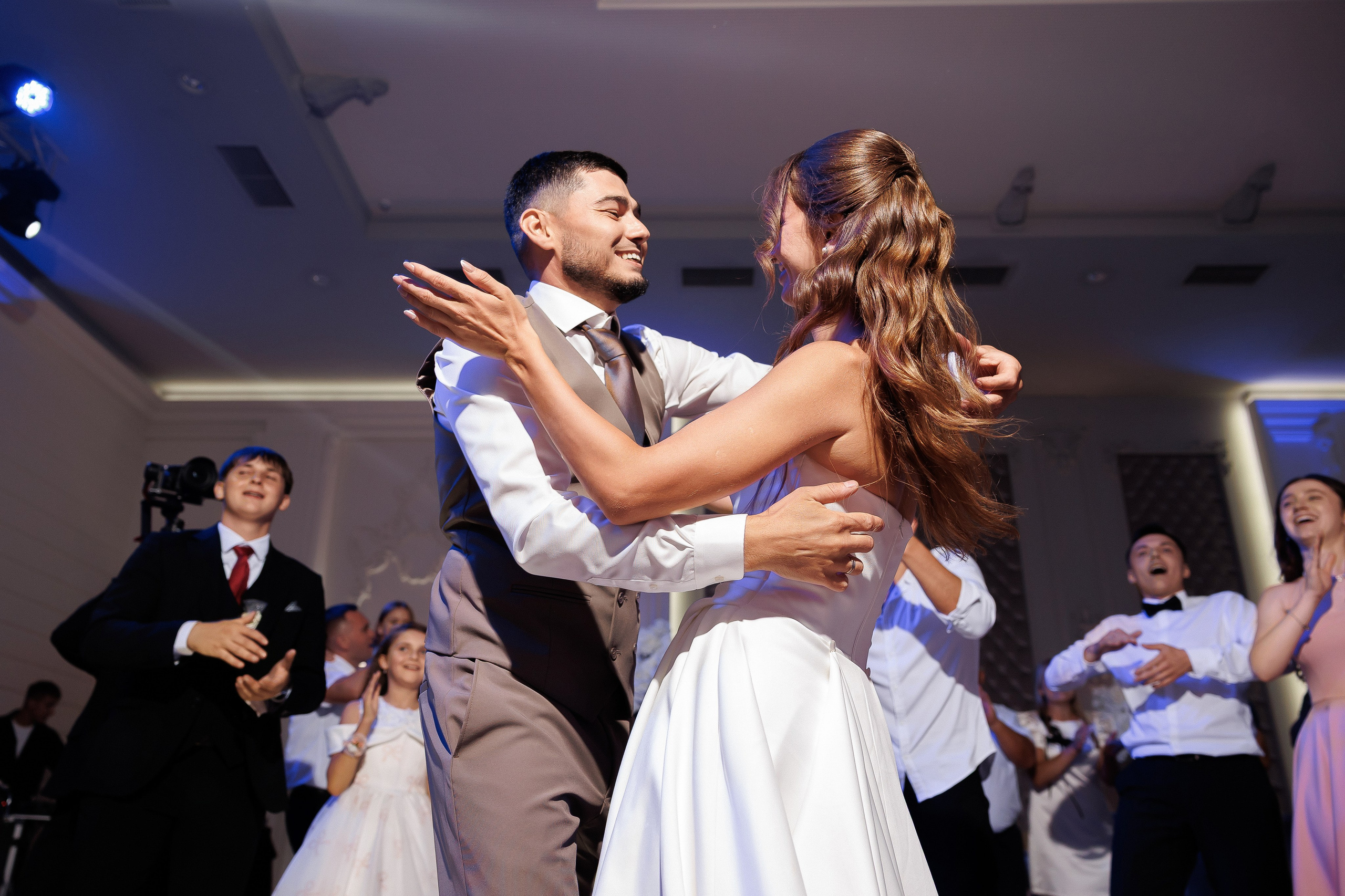 Eugen & Livia — Grand Elysee — Wedding Day. Servicii Foto și Video 067188353