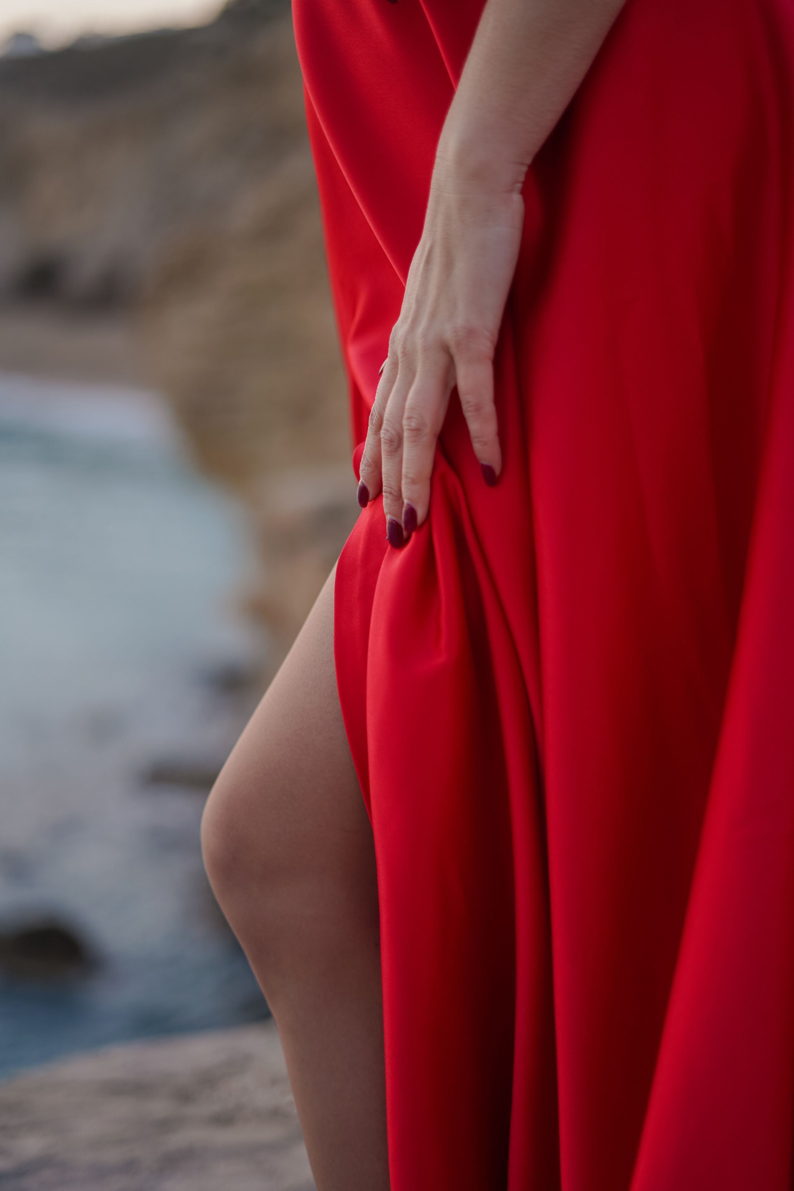 En vestido rojo al atardecer. Fotografo familiar, bodas, reportaje Diana Memetova Alicante, Benidorm