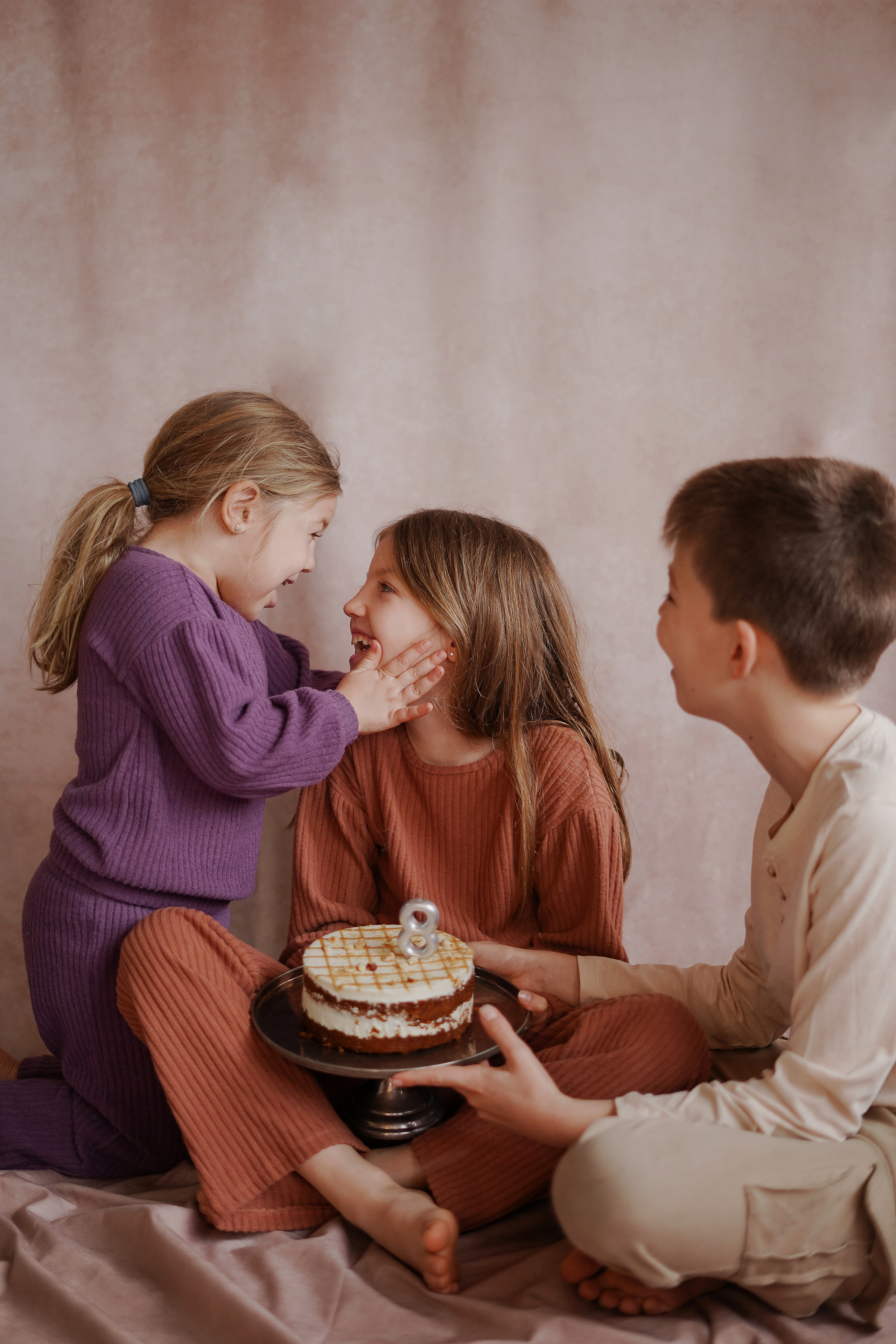 Cumpleaños. Rodaje en vuestra casa. Fotografo familiar, bodas, reportaje Diana Memetova Alicante, Benidorm