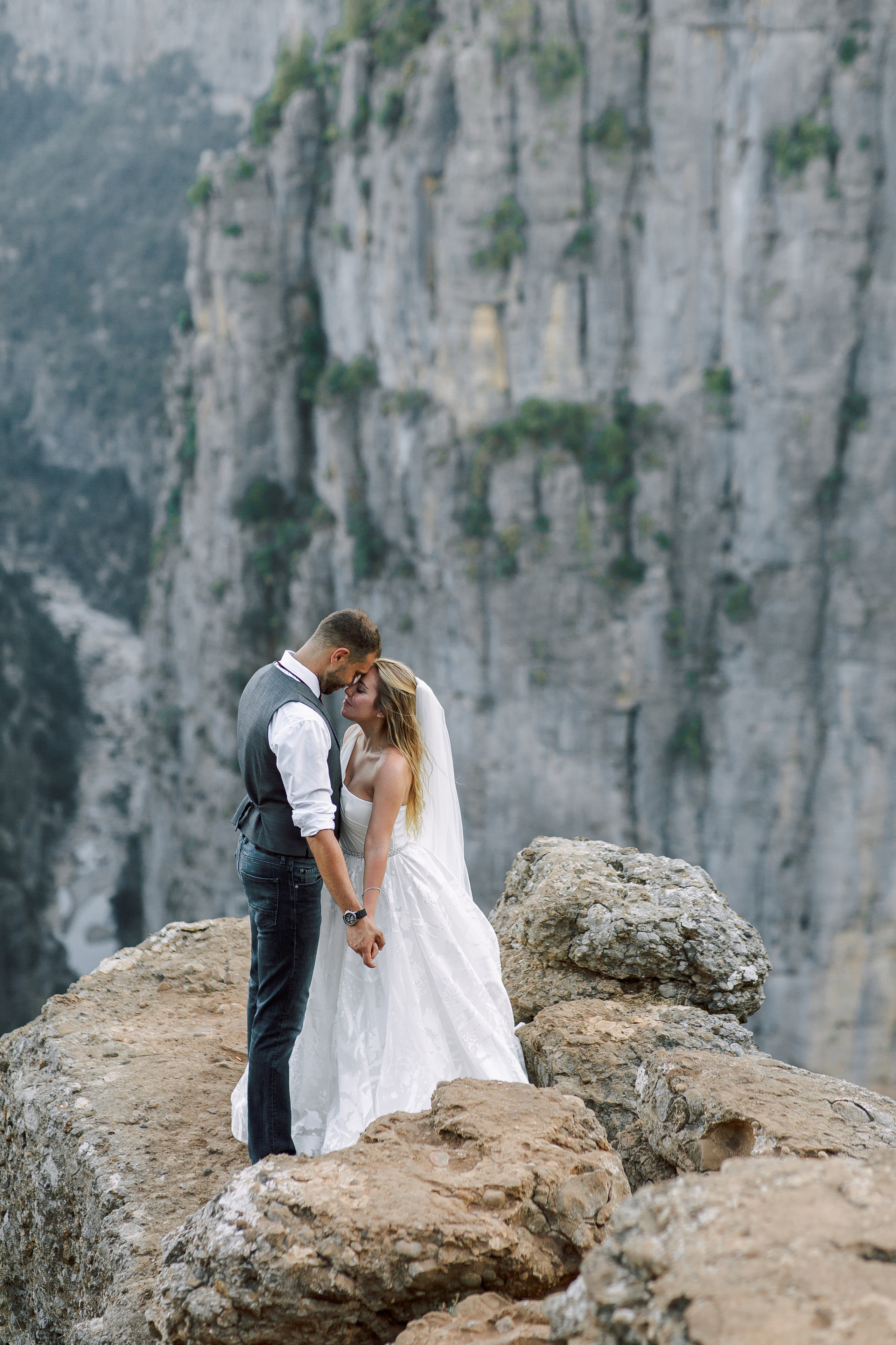 Wedding photo session on Tazy Canyon. Professional Photographer in Alanya, Side, Belek, Antalya. Turkiye