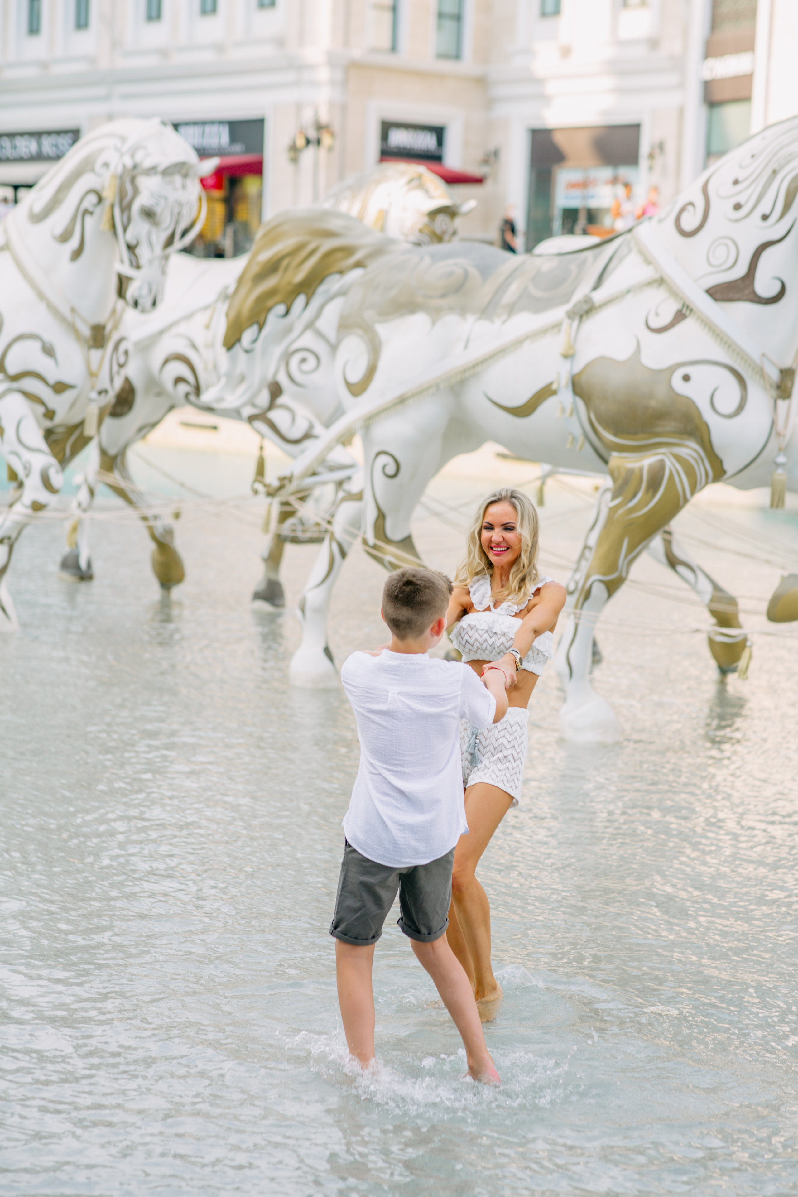 Семейная съемка в парке Land of Legends.богазкент, Кадрие, Кунду, Лара. Фотограф в Алании в Турции, Аланья, Сиде, Белек, Анталия, Кемер, Конаклы, Окурджалар. Фотосъемки в Алании. Фотосессия в Алания.Алсу Девели