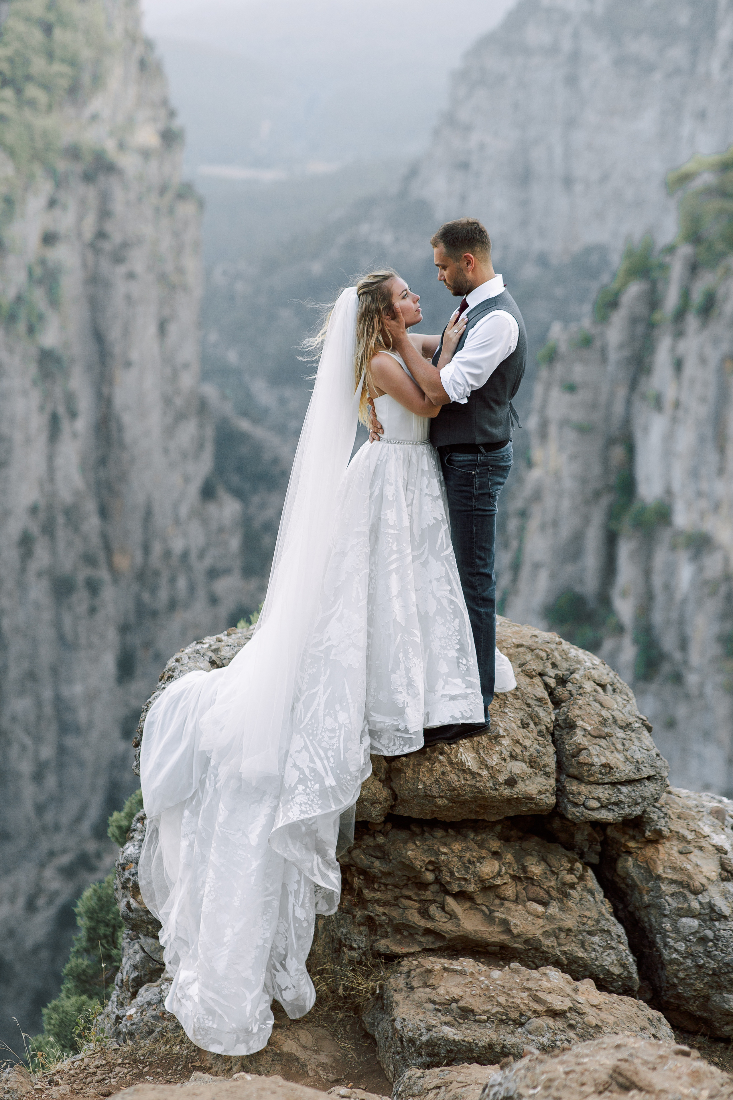 Wedding photo session on Tazy Canyon. Professional Photographer in Alanya, Side, Belek, Antalya. Turkiye