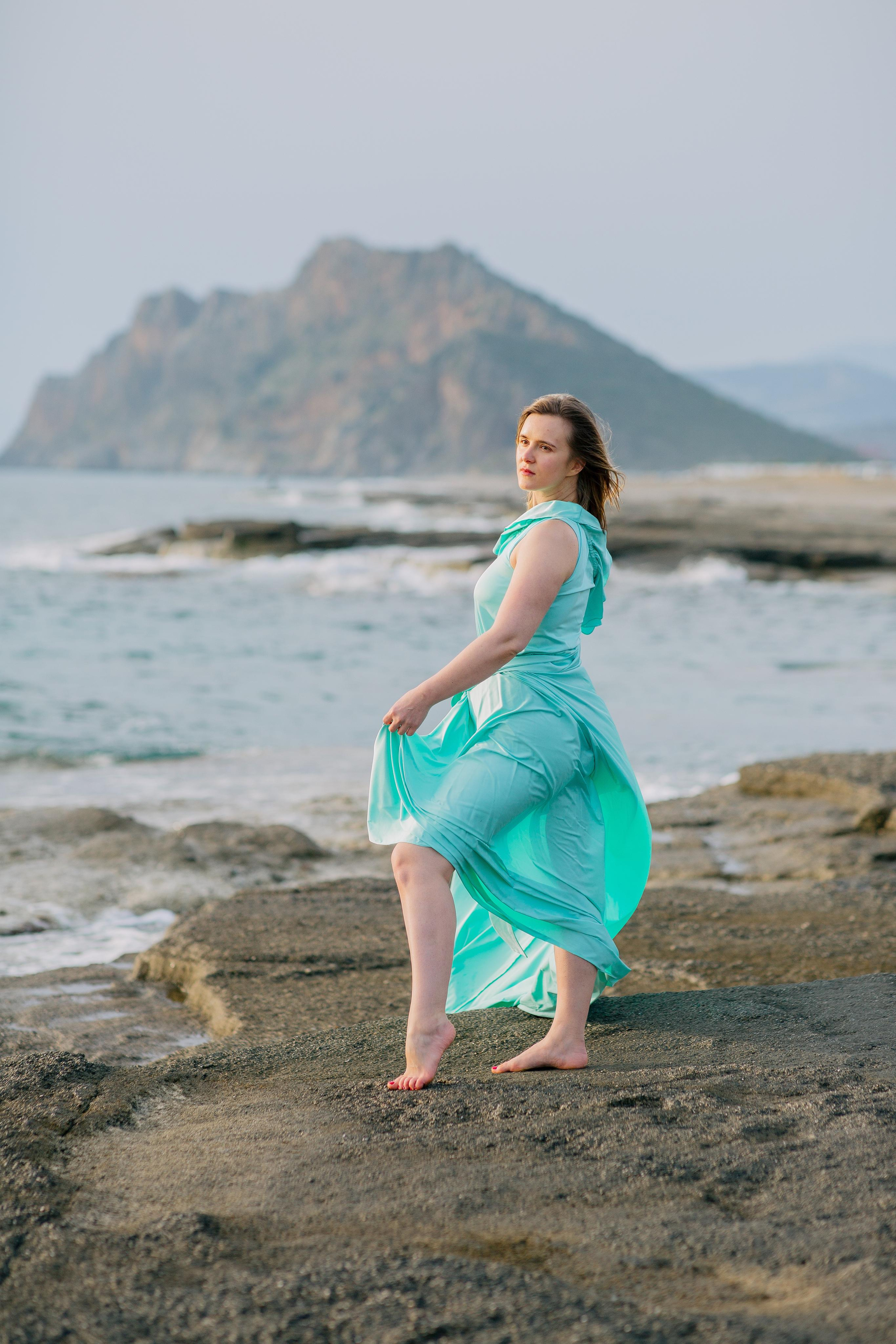 Фотосессия на пляже Кору в летящих платьях аланья. Фотограф в Алании в Турции, Аланья, Сиде, Белек, Анталия, Кемер, Конаклы, Окурджалар. Фотосъемки в Алании. Фотосессия в Алания.Алсу Девели