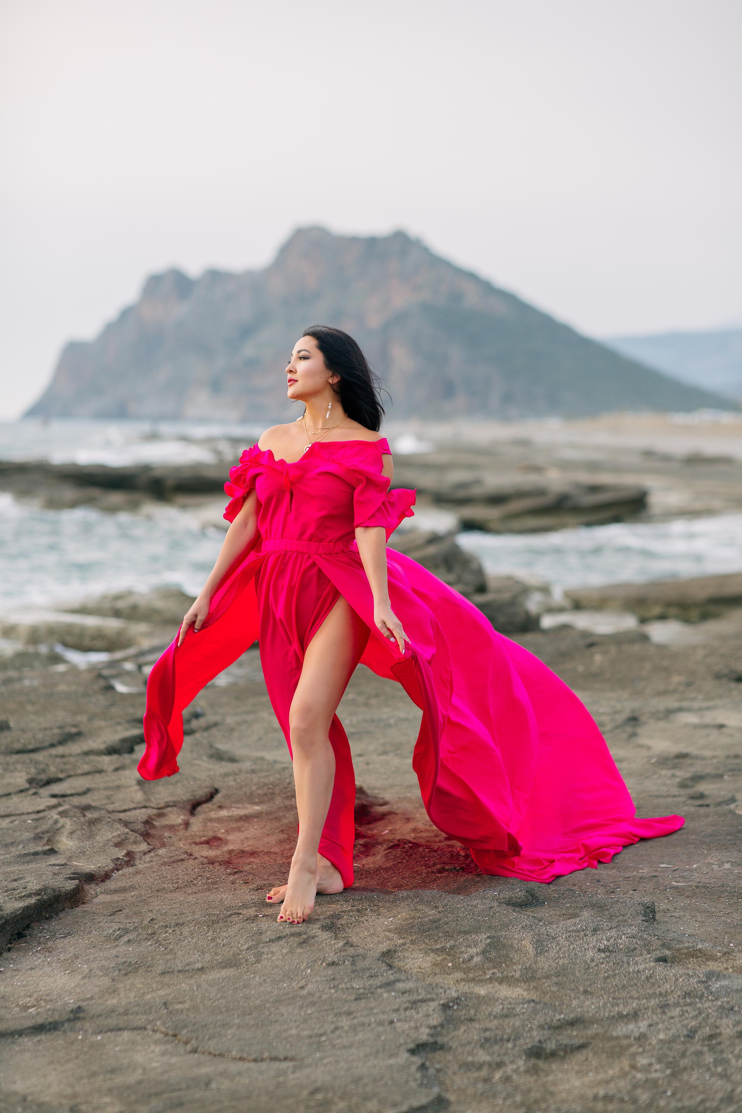 Фотосессия на пляже Кору в летящих платьях аланья. Фотограф в Алании в Турции, Аланья, Сиде, Белек, Анталия, Кемер, Конаклы, Окурджалар. Фотосъемки в Алании. Фотосессия в Алания.Алсу Девели