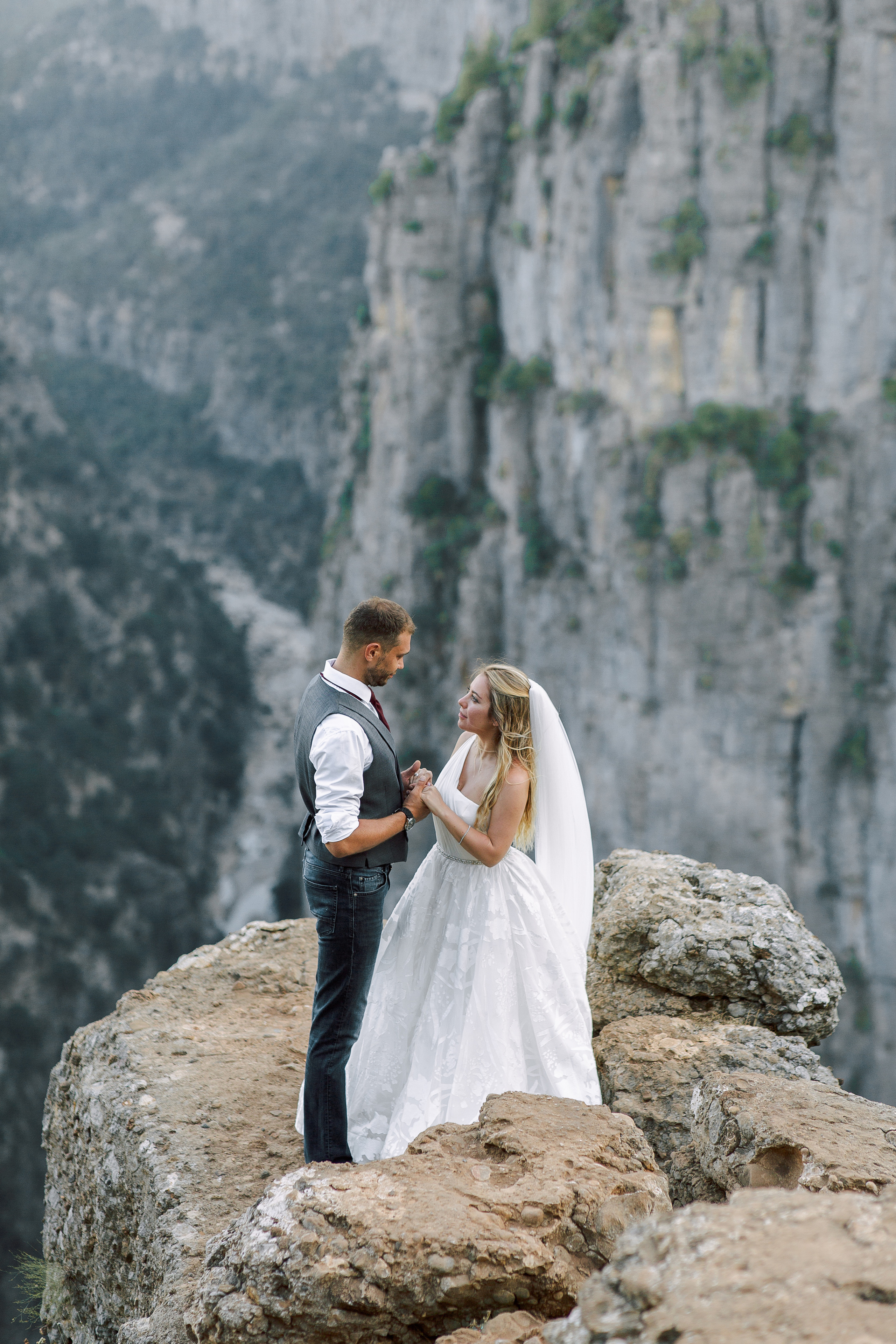 Wedding photo session on Tazy Canyon. Professional Photographer in Alanya, Side, Belek, Antalya. Turkiye