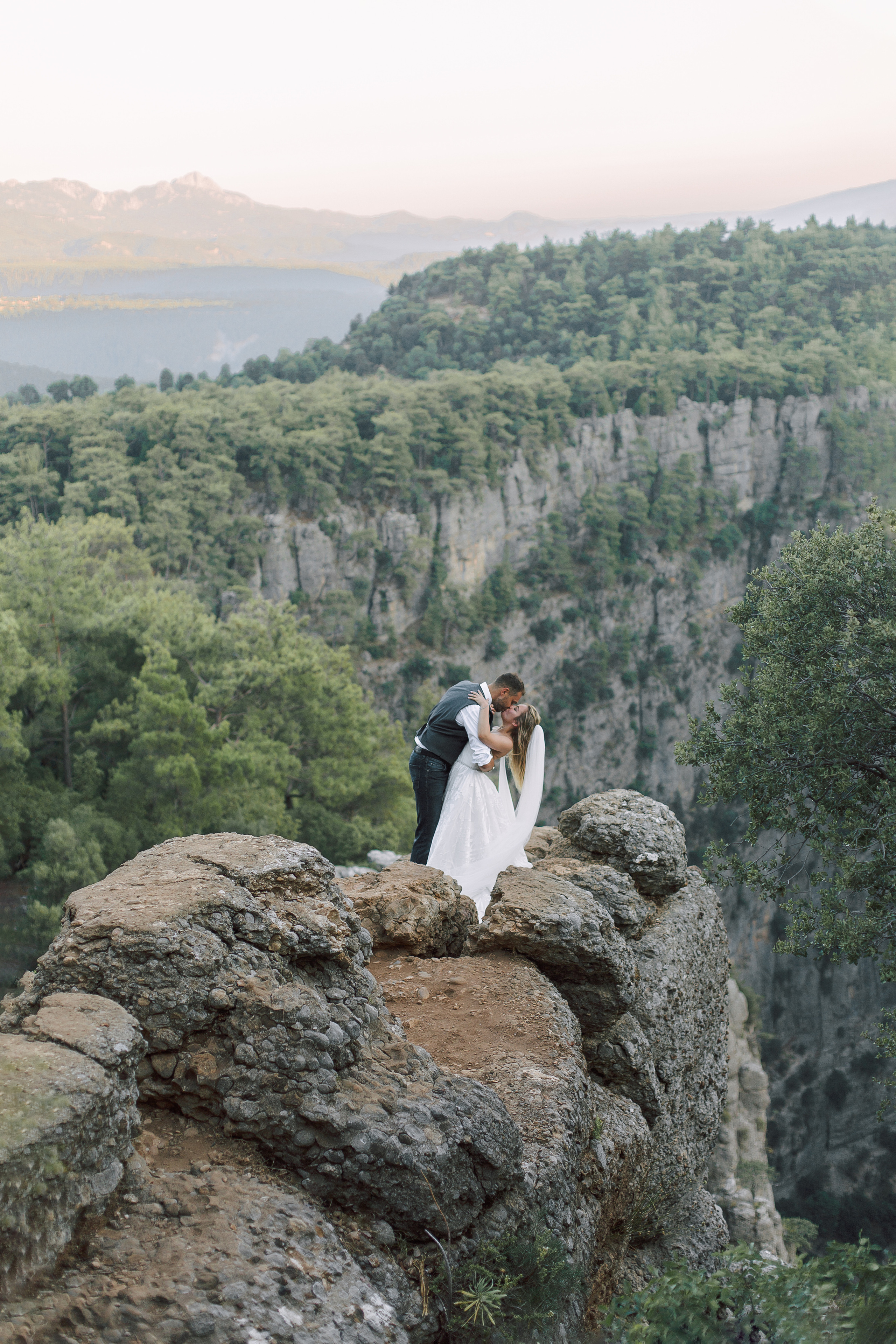 Wedding photo session on Tazy Canyon. Professional Photographer in Alanya, Side, Belek, Antalya. Turkiye