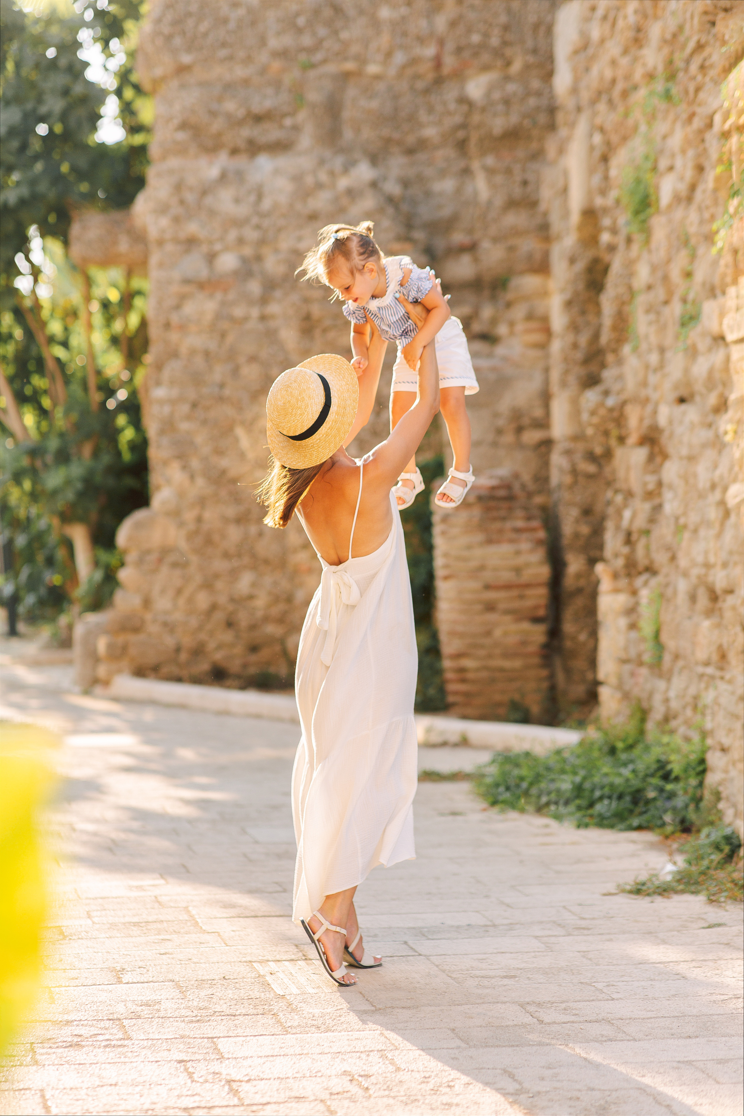 Семейная фотосессия в колоритных улочках Сиде. Фотограф в Алании в Турции, Аланья, Сиде, Белек, Анталия, Кемер, Конаклы, Окурджалар. Фотосъемки в Алании. Фотосессия в Алания.Алсу Девели