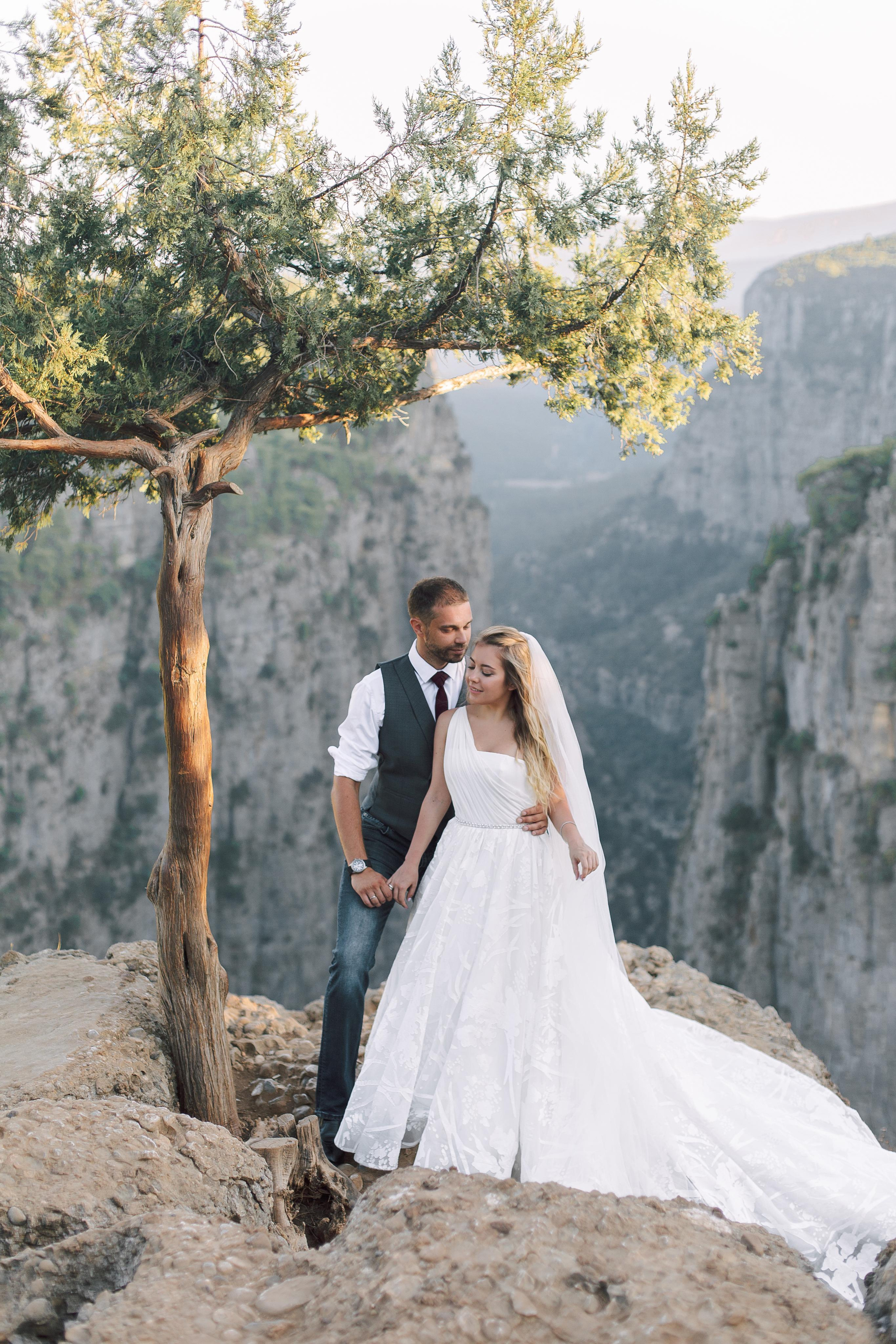 Wedding photo session on Tazy Canyon. Professional Photographer in Alanya, Side, Belek, Antalya. Turkiye