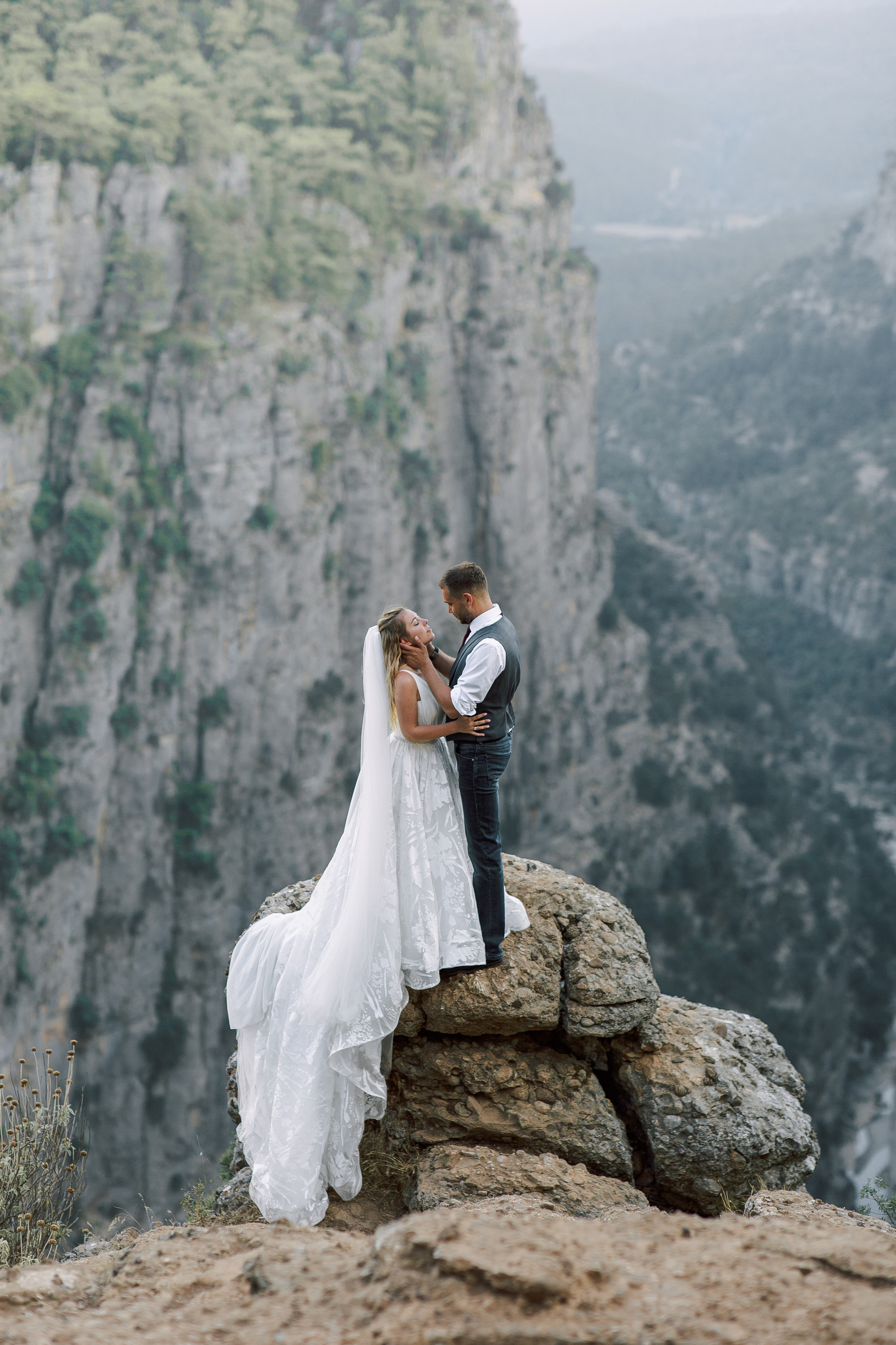 Wedding photo session on Tazy Canyon. Professional Photographer in Alanya, Side, Belek, Antalya. Turkiye