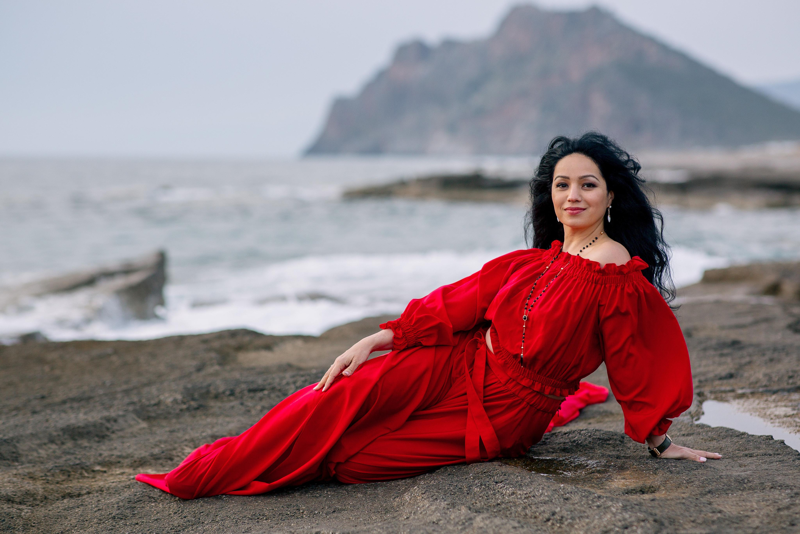 Фотосессия на пляже Кору в летящих платьях аланья. Фотограф в Алании в Турции, Аланья, Сиде, Белек, Анталия, Кемер, Конаклы, Окурджалар. Фотосъемки в Алании. Фотосессия в Алания.Алсу Девели