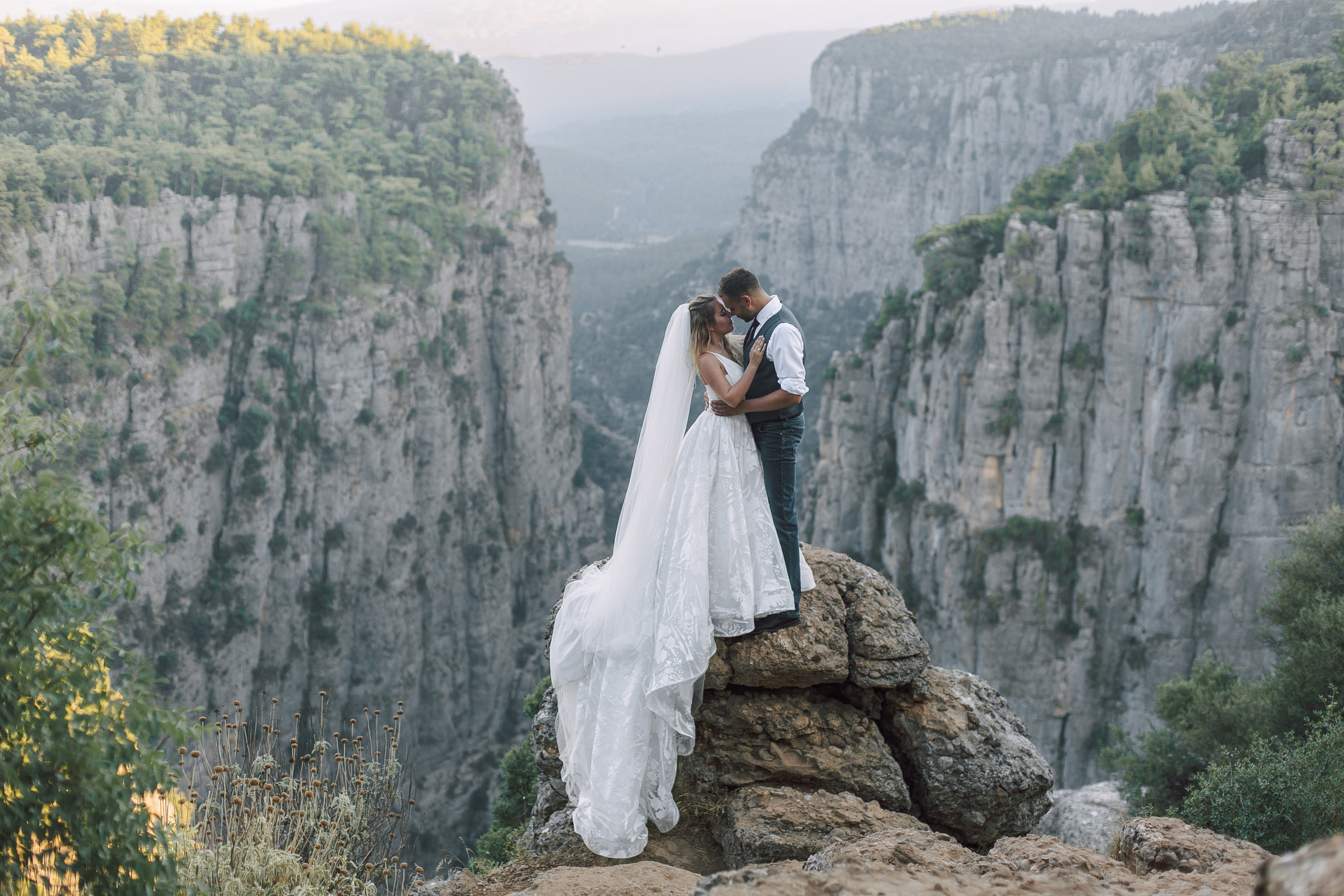 Wedding photo session on Tazy Canyon. Professional Photographer in Alanya, Side, Belek, Antalya. Turkiye