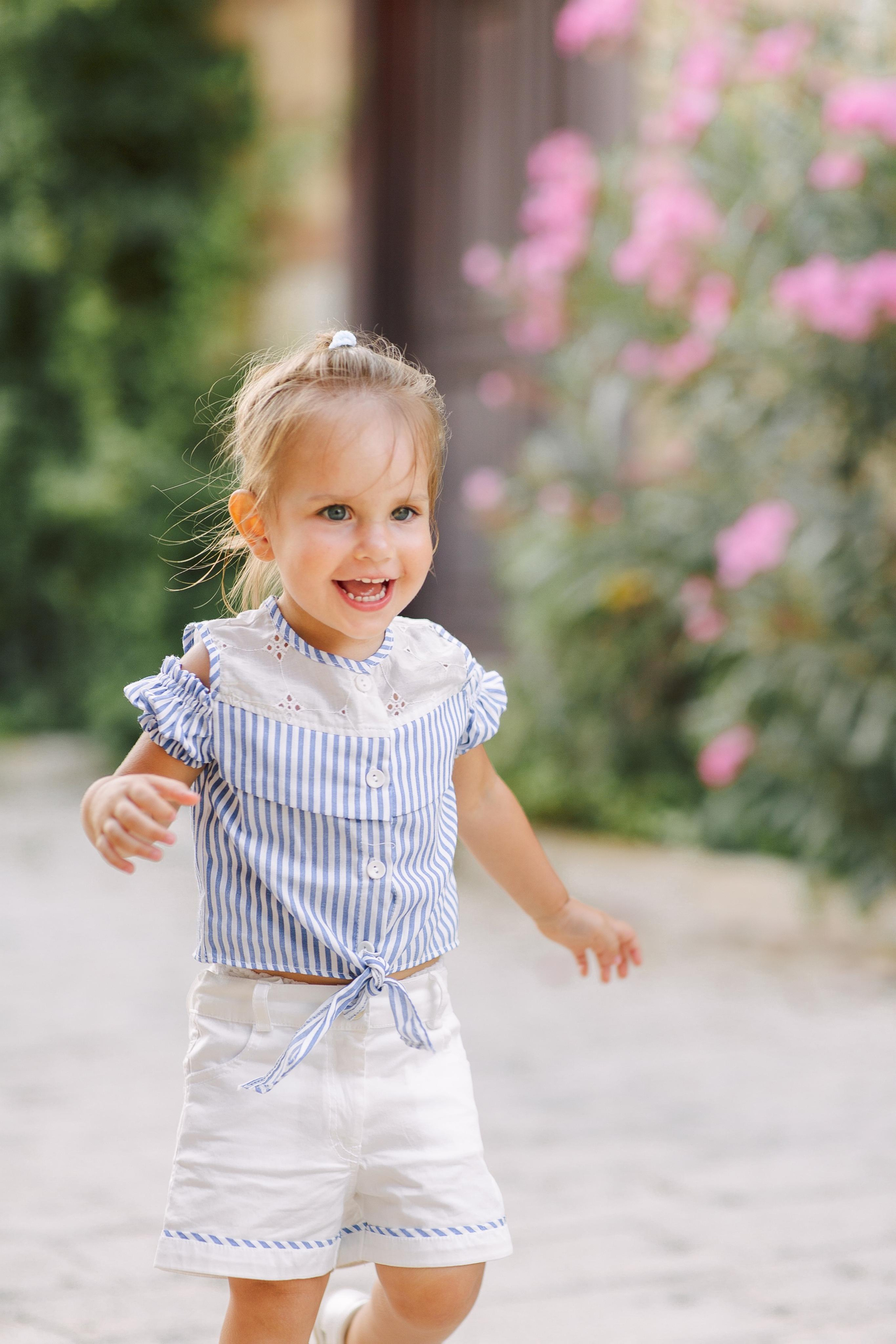 Семейная фотосессия в колоритных улочках Сиде. Фотограф в Алании в Турции, Аланья, Сиде, Белек, Анталия, Кемер, Конаклы, Окурджалар. Фотосъемки в Алании. Фотосессия в Алания.Алсу Девели