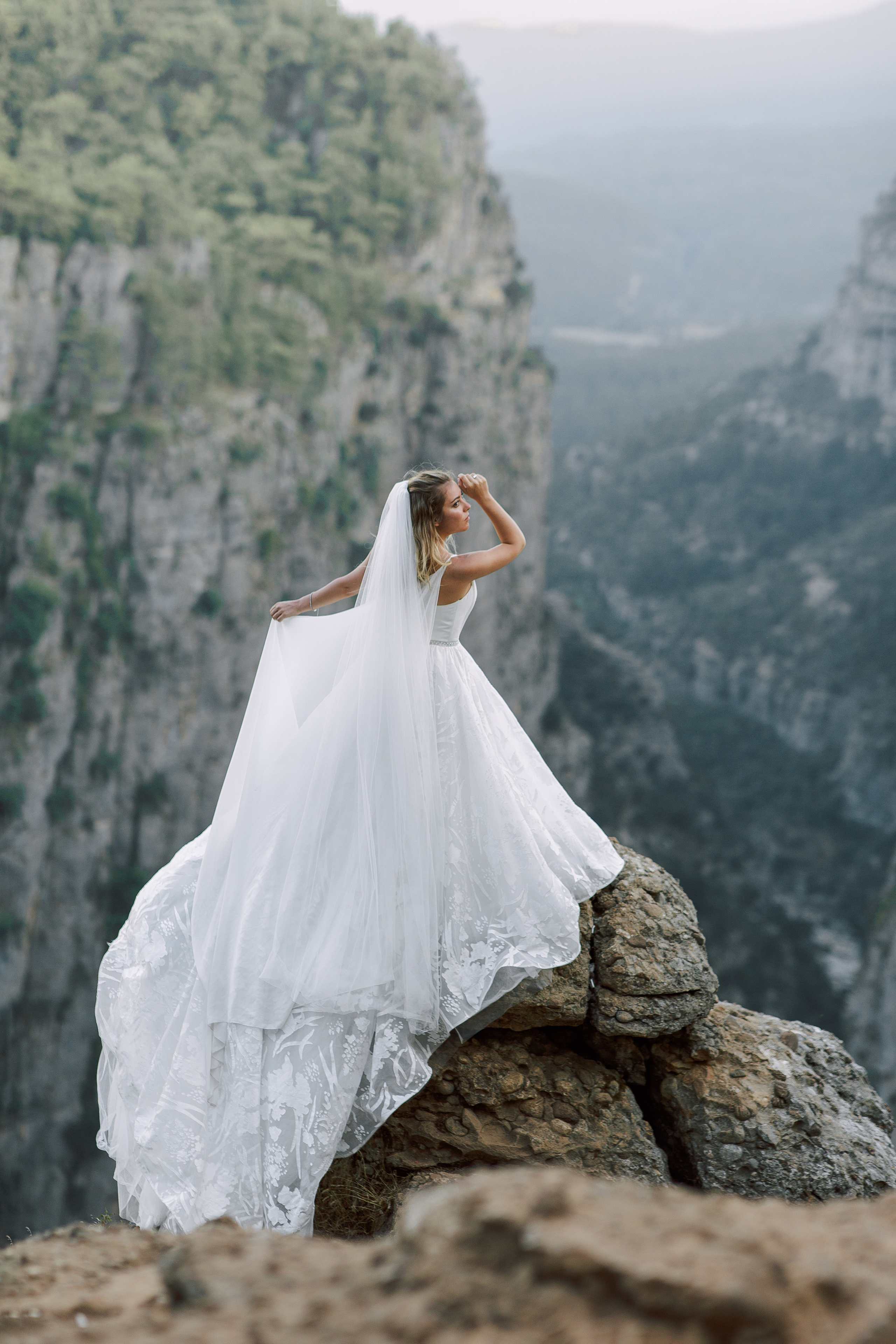 Wedding photo session on Tazy Canyon. Professional Photographer in Alanya, Side, Belek, Antalya. Turkiye