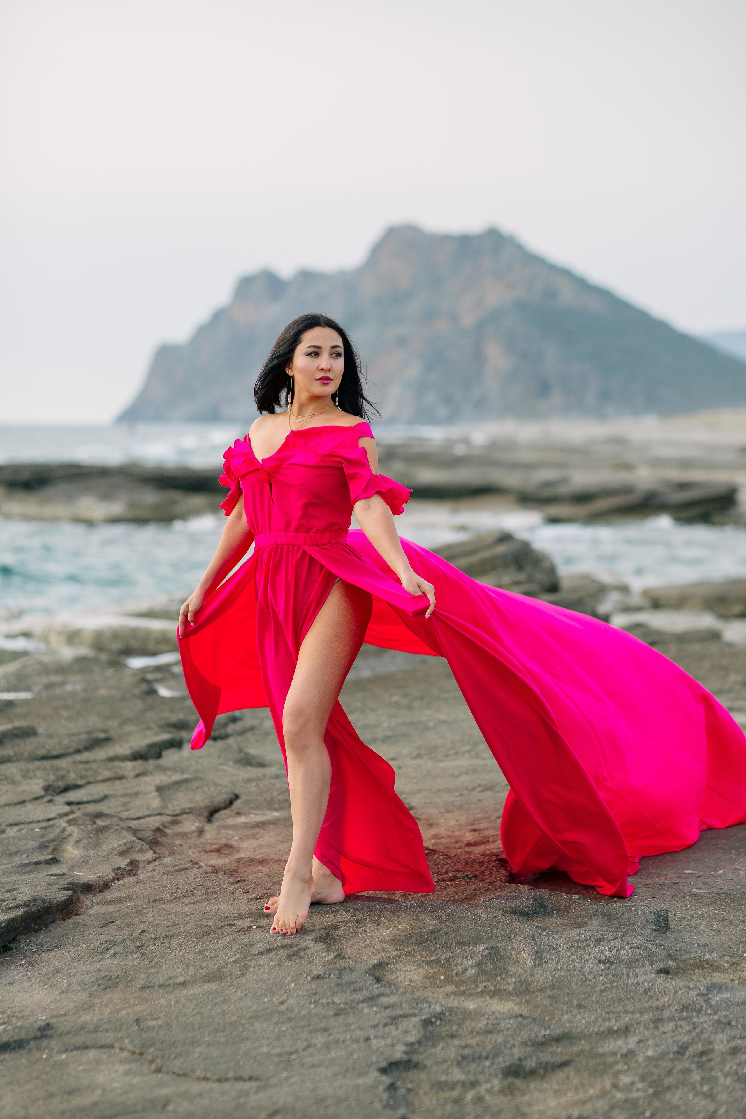 Фотосессия на пляже Кору в летящих платьях аланья. Фотограф в Алании в Турции, Аланья, Сиде, Белек, Анталия, Кемер, Конаклы, Окурджалар. Фотосъемки в Алании. Фотосессия в Алания.Алсу Девели