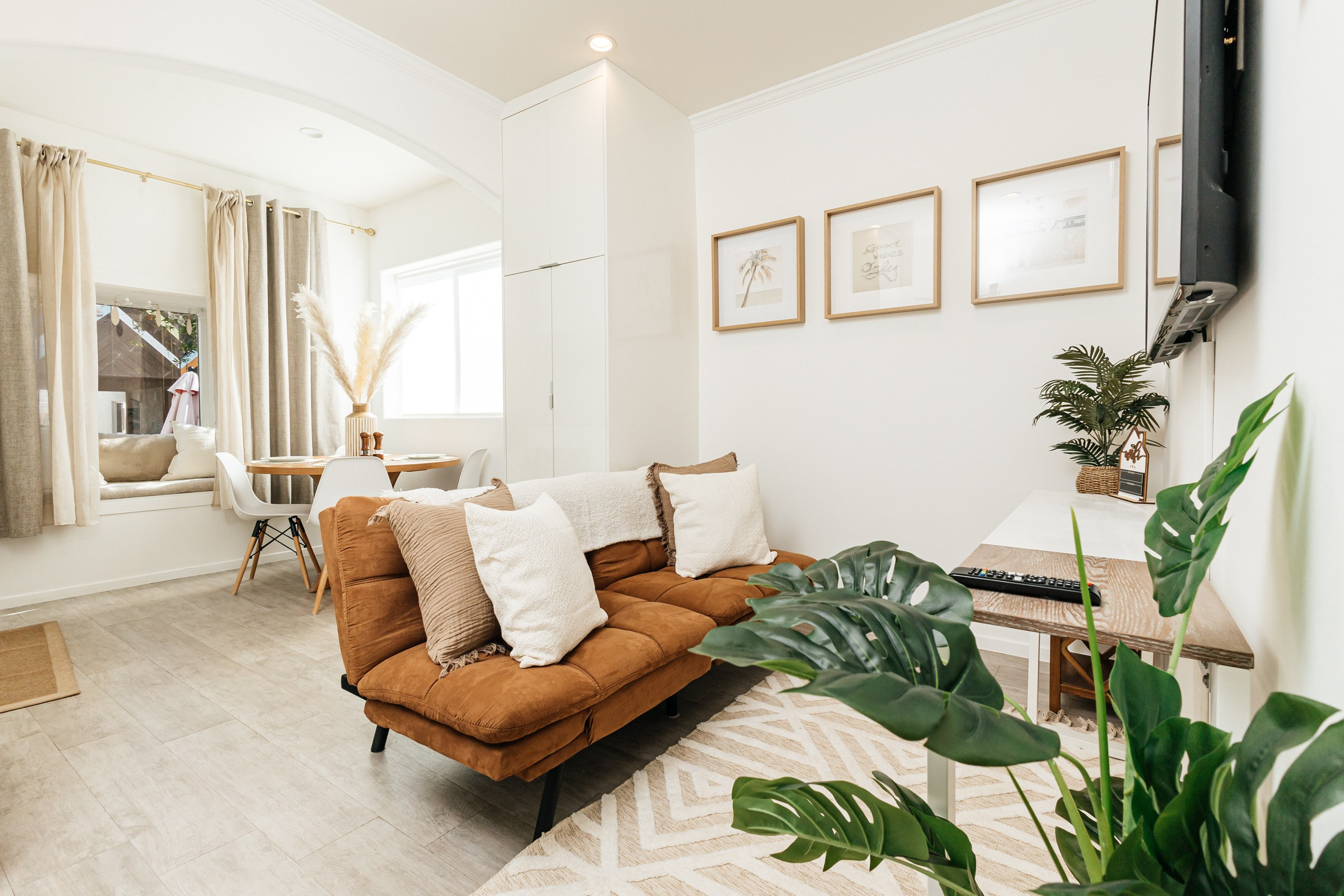 Session Apartments. Photographer Andrei White