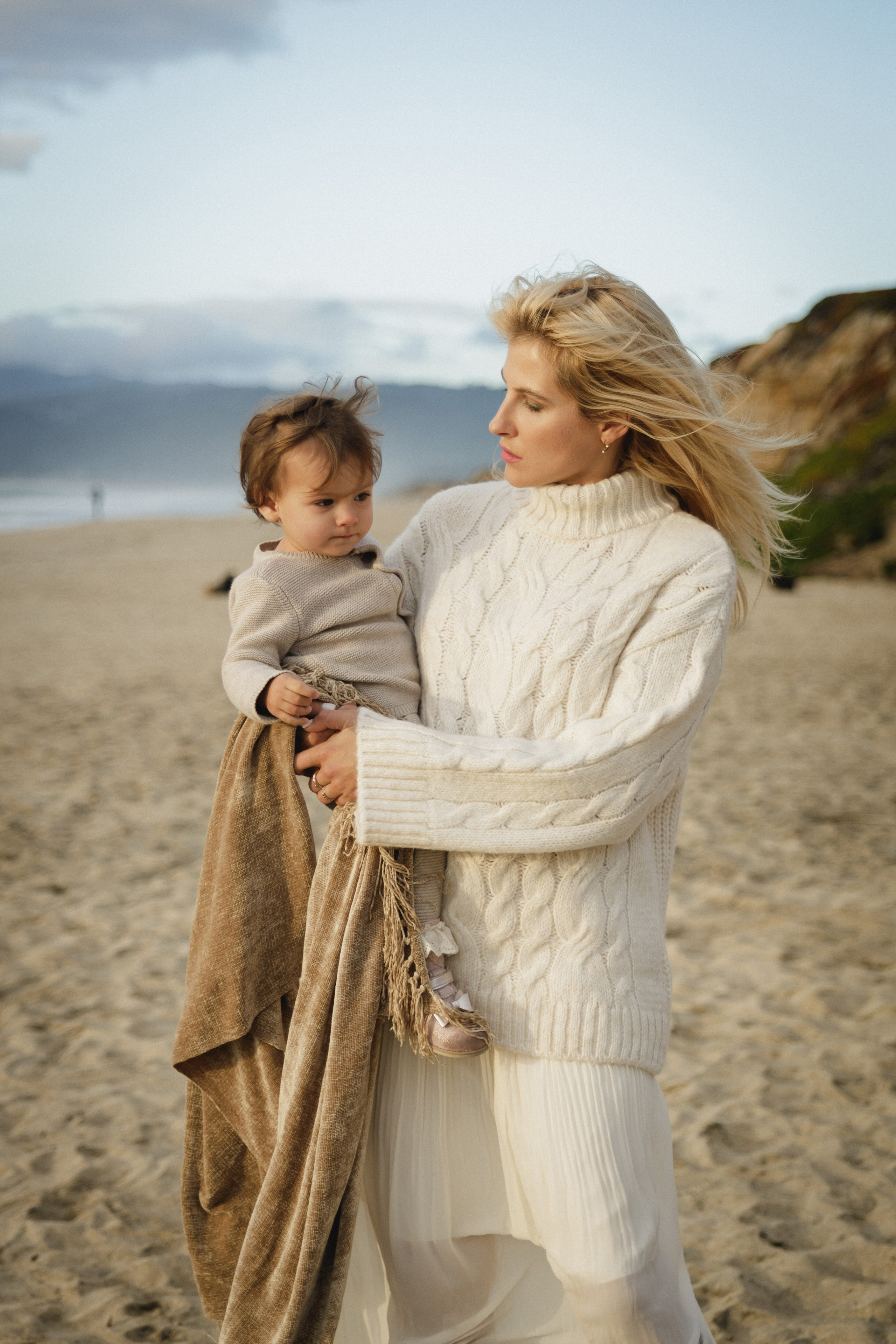 Wild Beauty on the Californian Beach. Maternity, newborn photographer in the Bay Area|Iryna Rakivnenko
