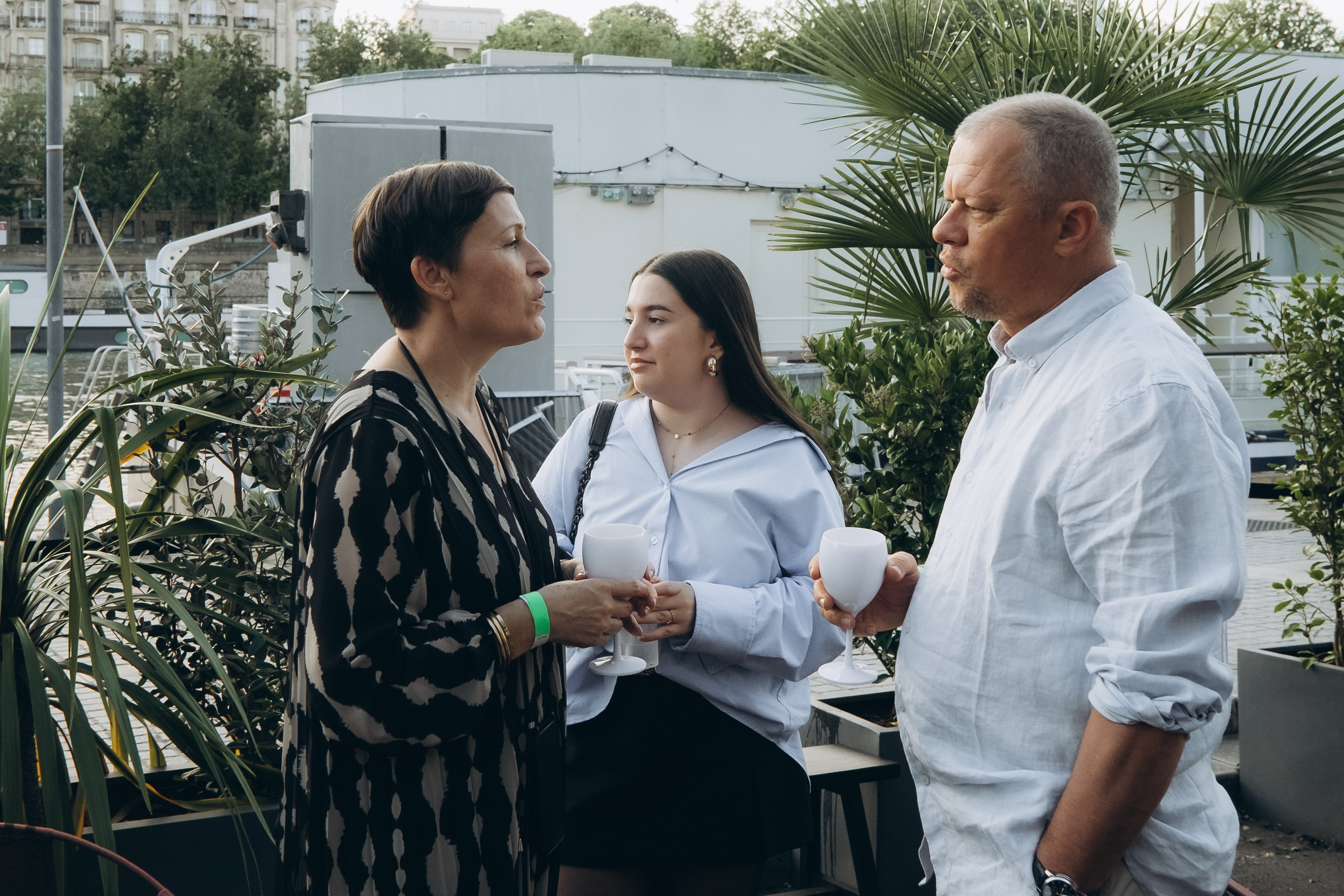 Marie’s Birthday with an Eiffel Tower view. Photographer in Paris Marina Chaput