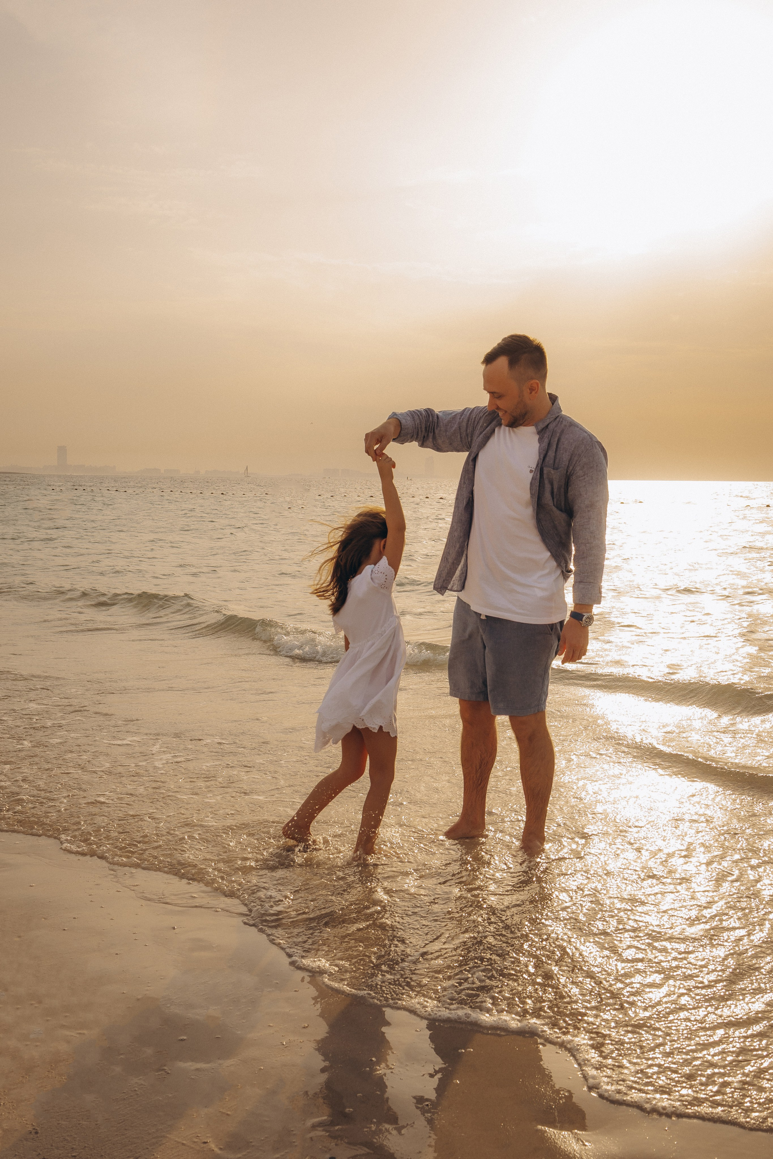 Golden hour family. Birth, Family, Newborn photographer in Dubai| Eliza Baitikova