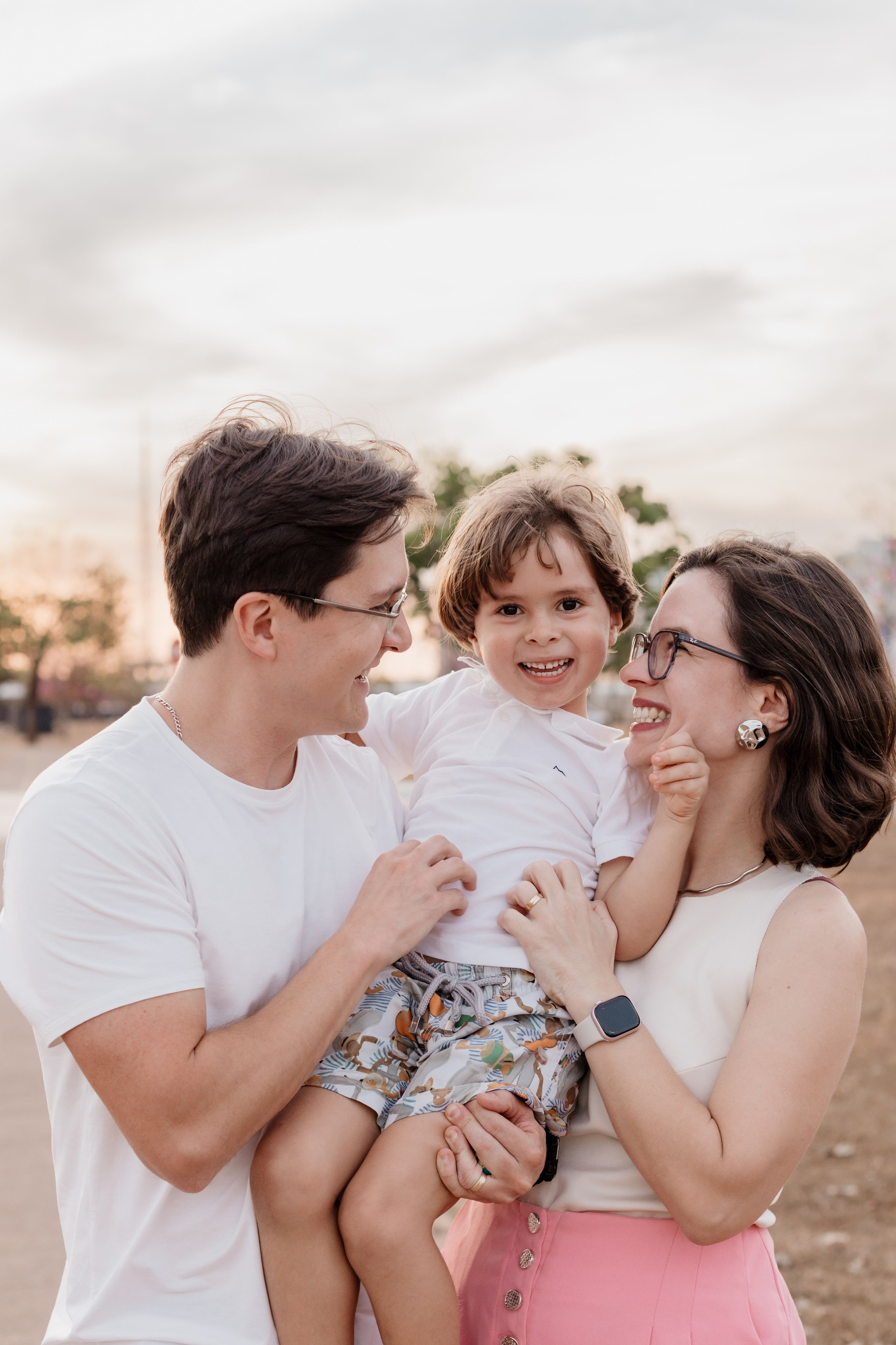Ensaio Família na Catedral de Brasília | Fotografia Afetiva em Brasília. Ize Fotografia — Ensaios e Festas de Família em Recife e Brasília