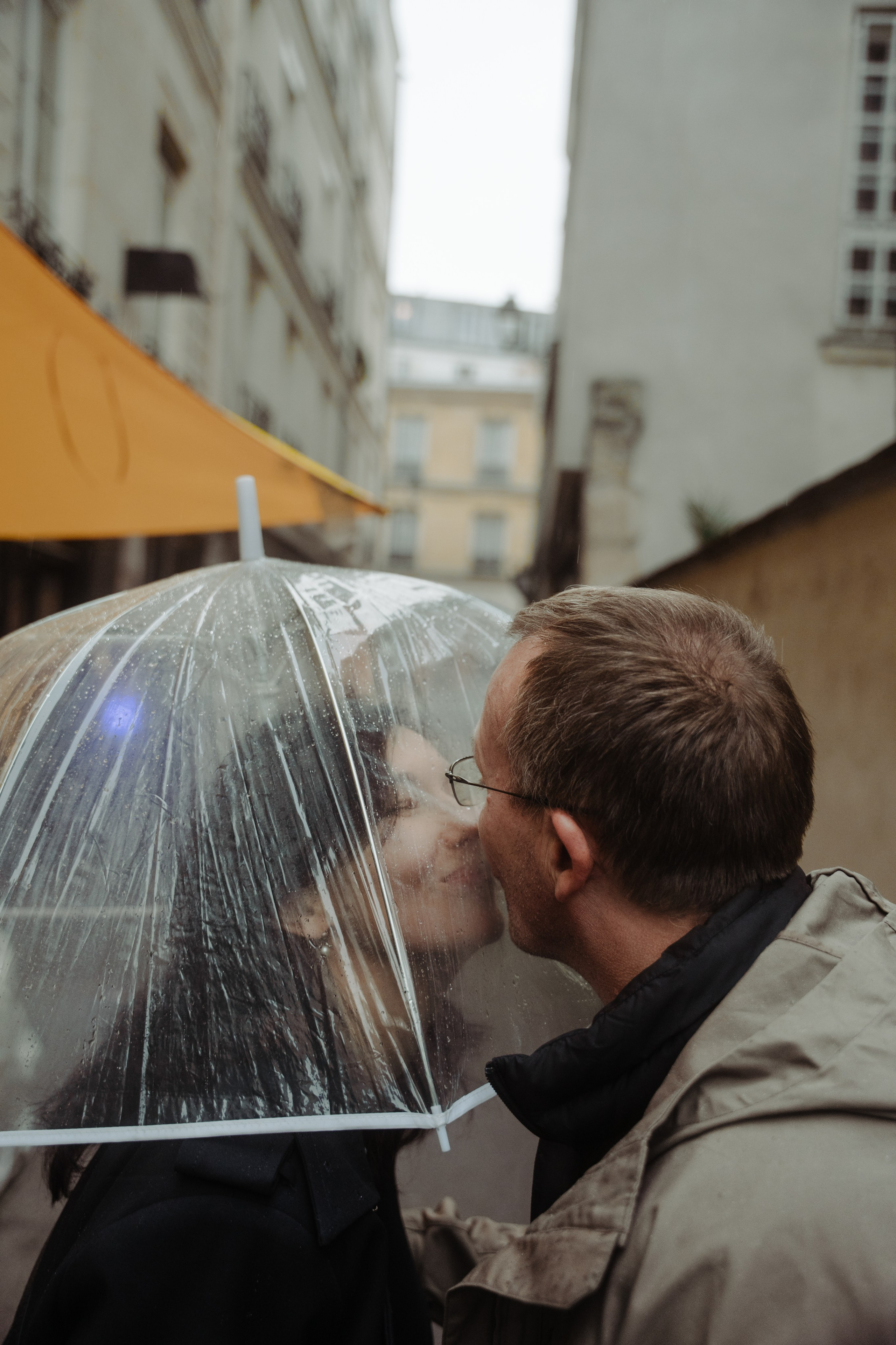 Katerina & Åge in rainy Paris. Фотограф в Париже Полина Осипова