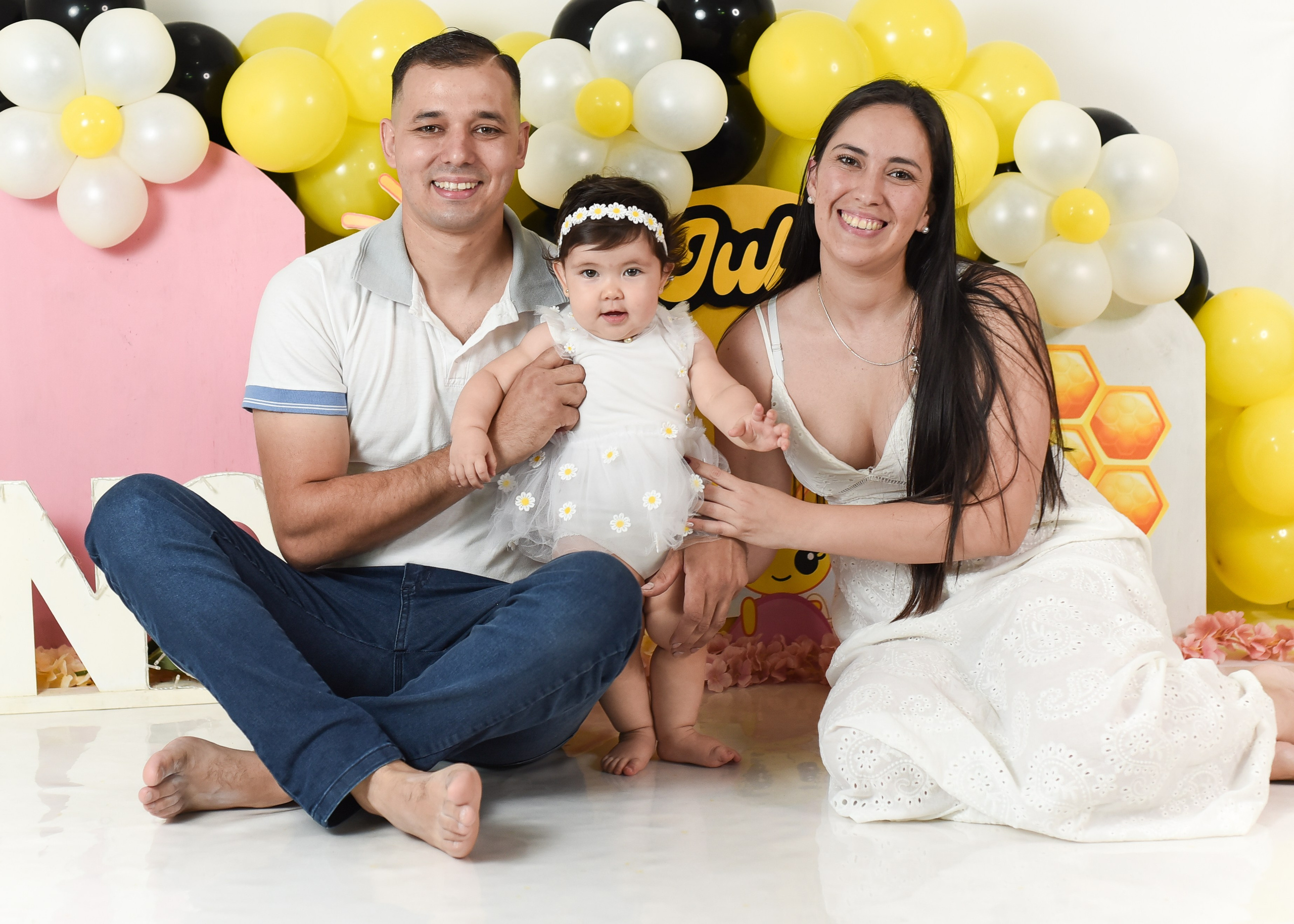 Sesión 1er añito de Juli. Temática: Abejita de Plim Plim +  Mini Sesión Navideña. Fotografo de casamiento en misiones y fotógrafo de familia  Posadas