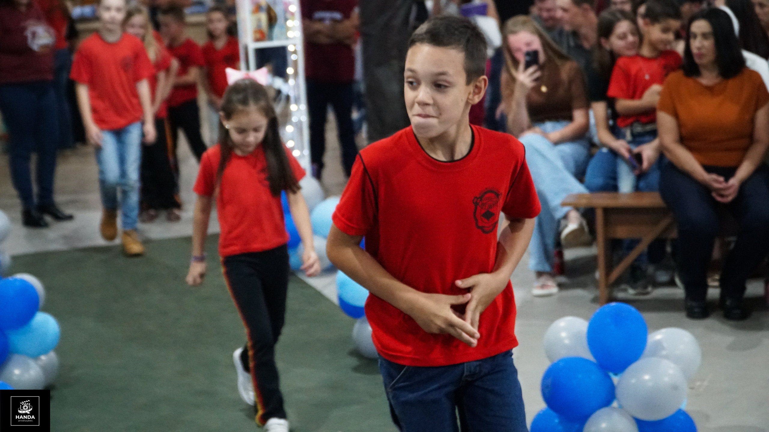 Noite autógrafos colégio Aurélio Buarque de Holanda. Handa Produções