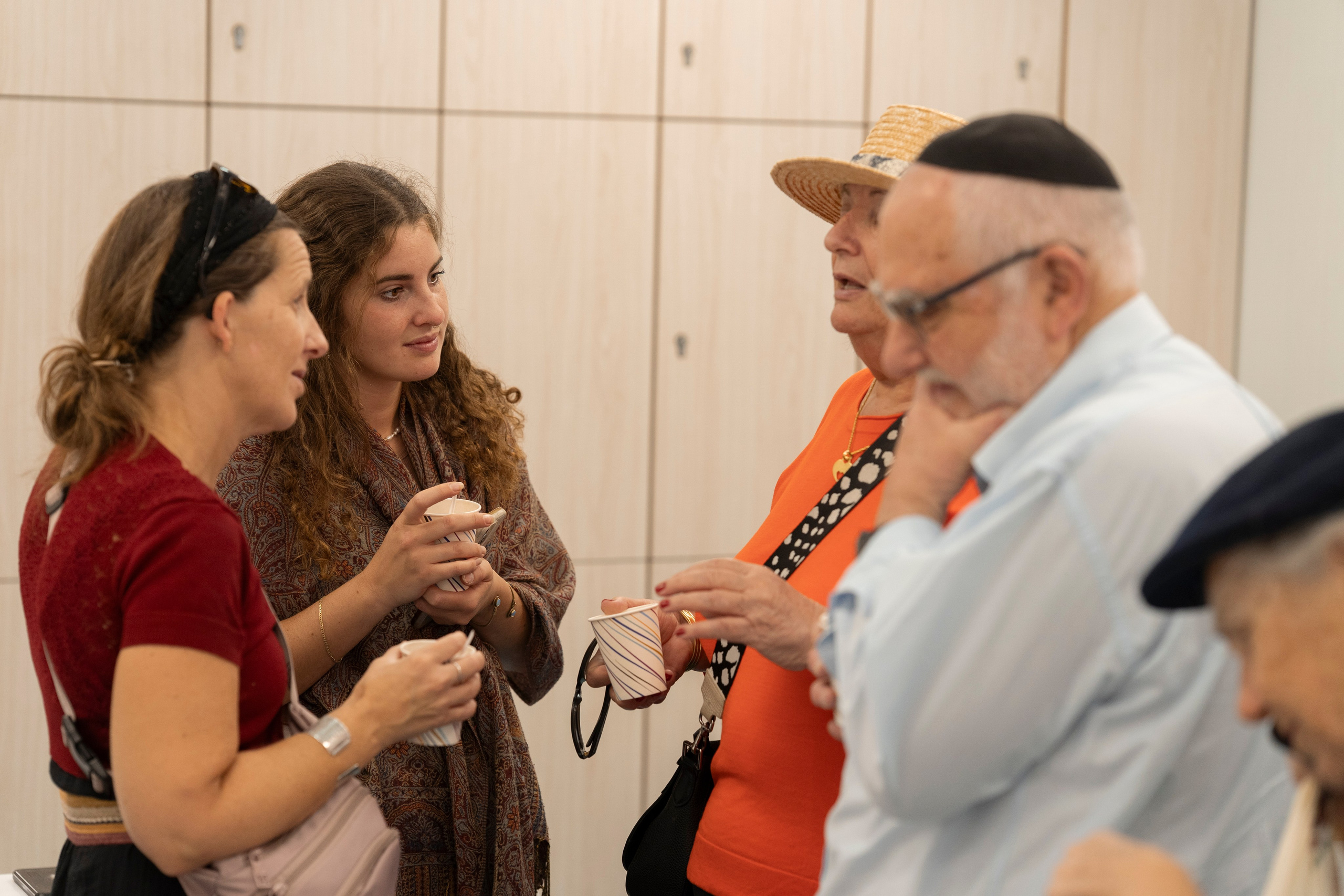 הנחת התפילין רפאל לוי. יוסף מזרחי צילום חתונה, ברית וזוגיות. צלם מקצועי שאוהב להוציא אתכם הכי יפים ברגעים הכי מרגשים