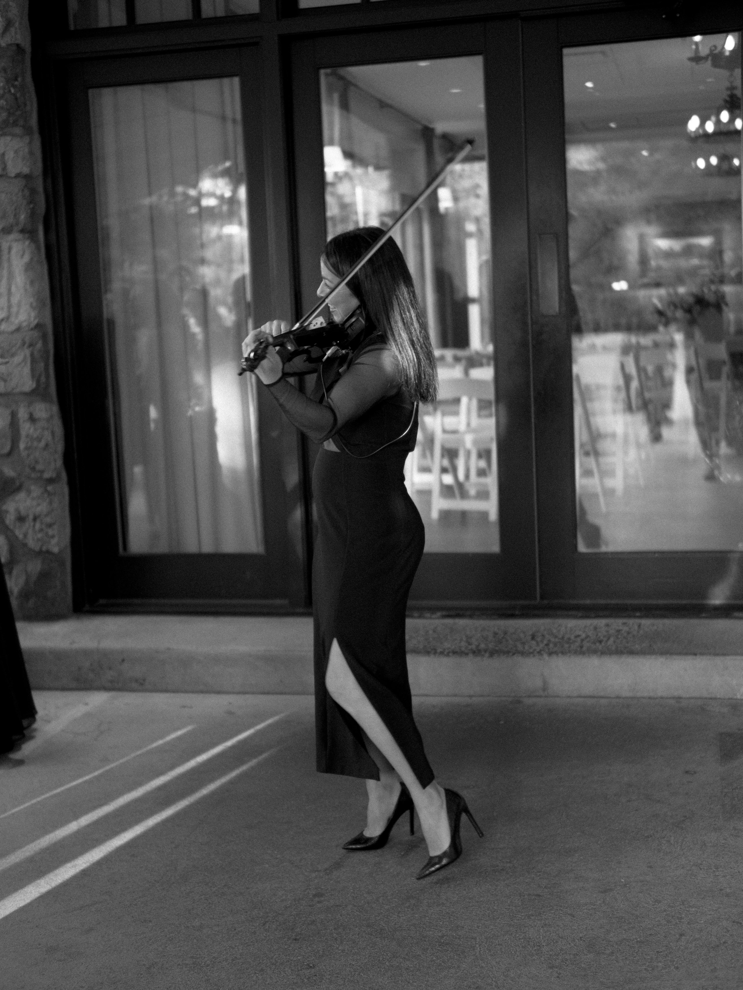 Wedding of Cassandra and Loïc in Beaconsfield, Montreal. Wedding and Family Photography Montreal Muriel Oe Photo