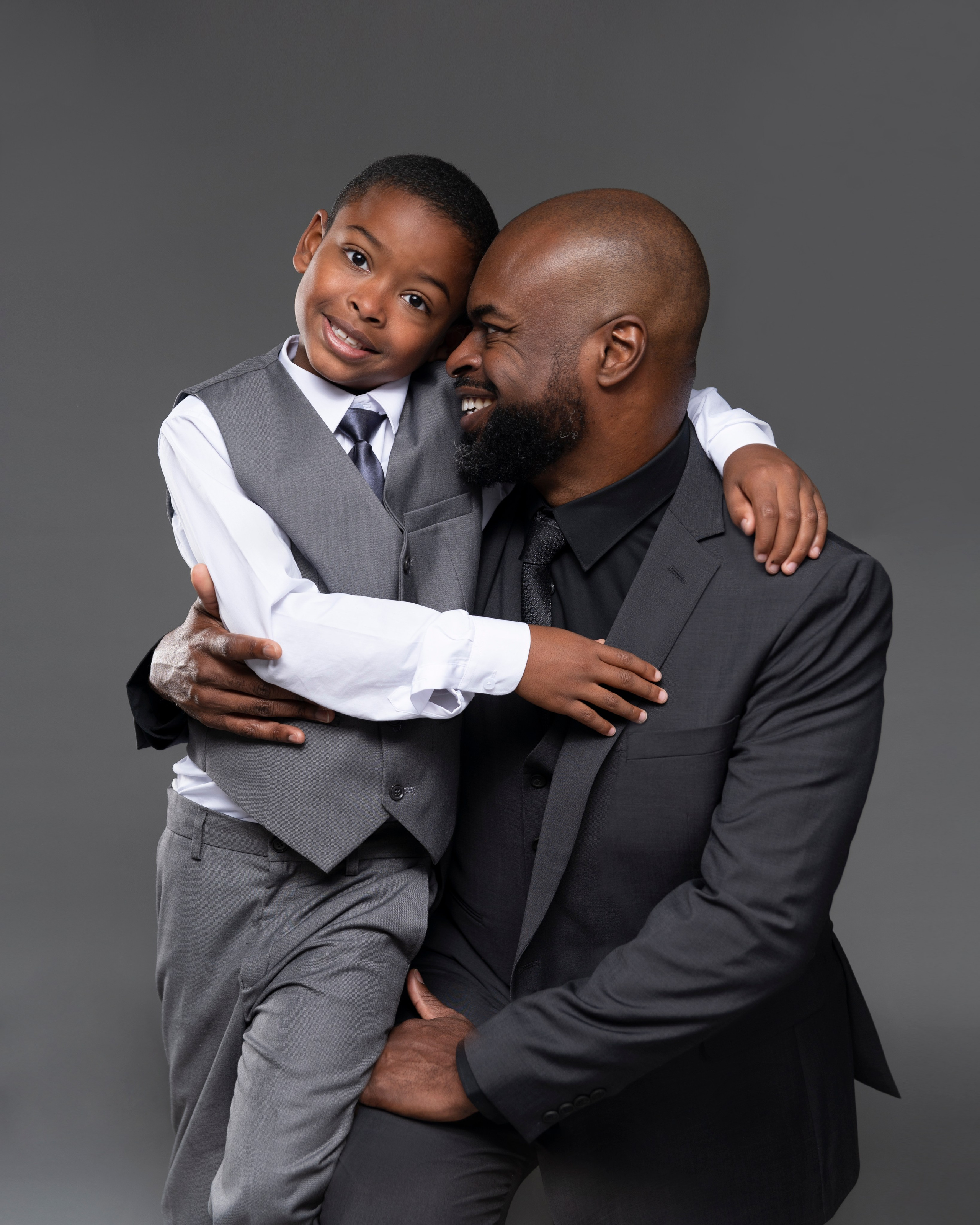 Family portrait at “Alice Green” studio. Portrait, kids and family photographer in Wesley Chapel Alina Alice Osipova