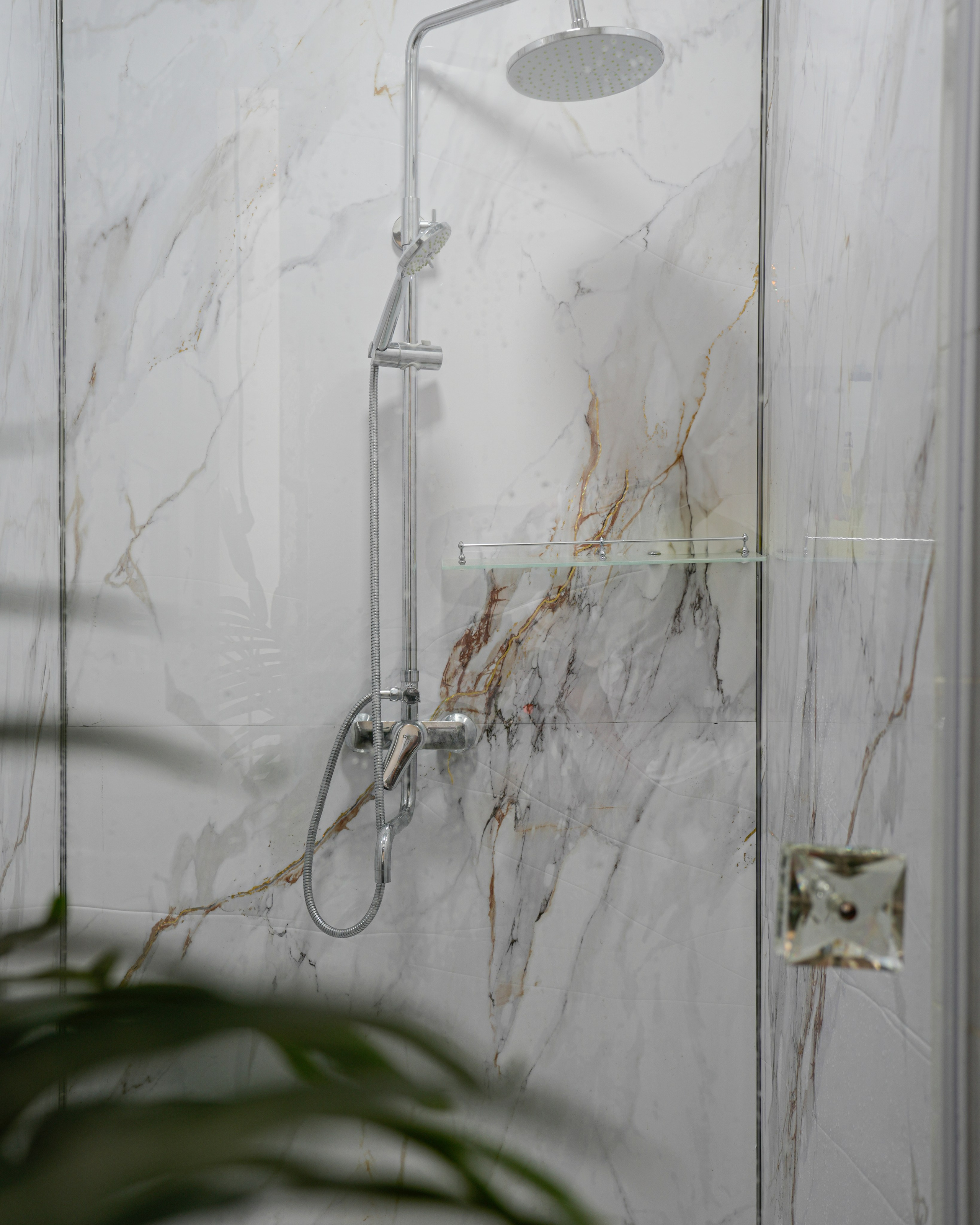 Гримерка и зона душ Филиал Бабура. 2astudio.uz