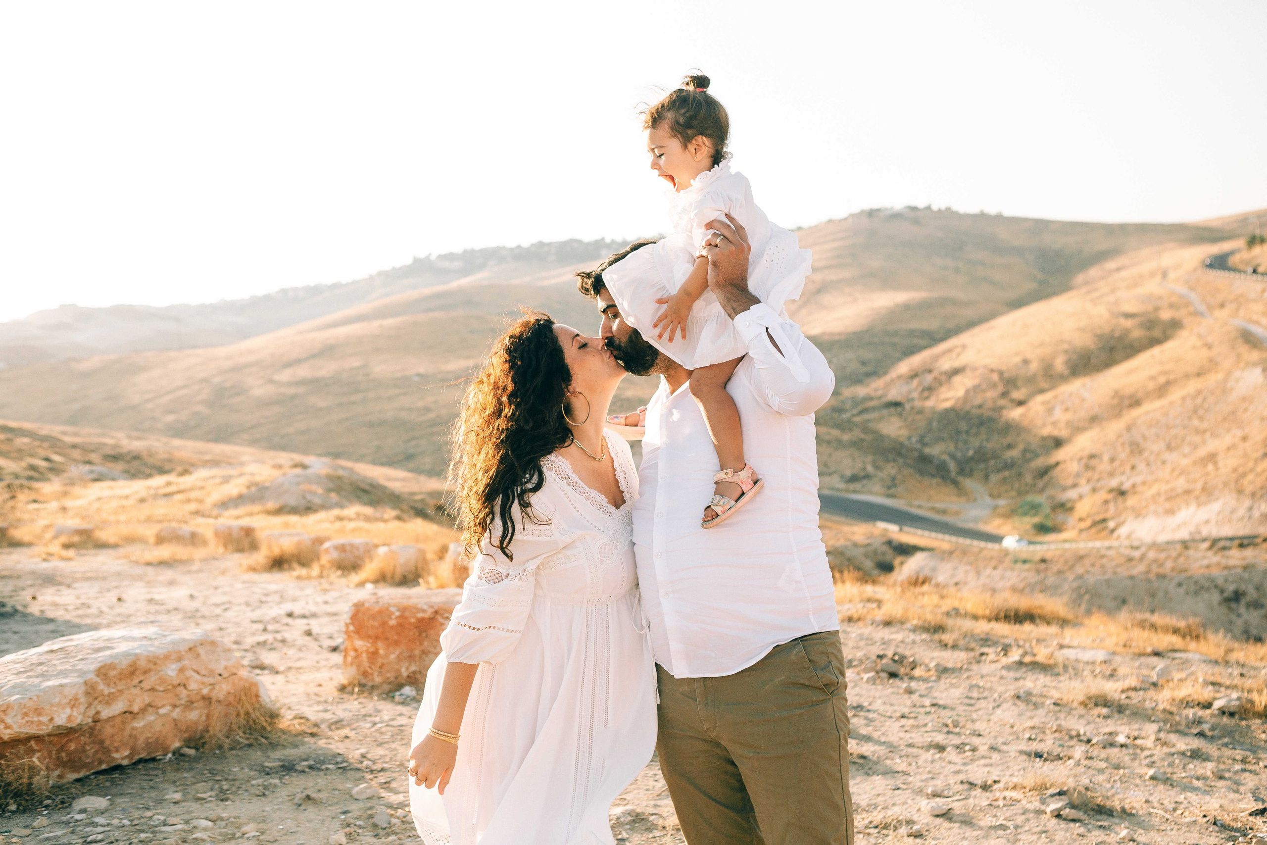 PREGNANT PHOTOSESSION IN THE DESERT. PHOTOGRAPHER IN ISRAEL