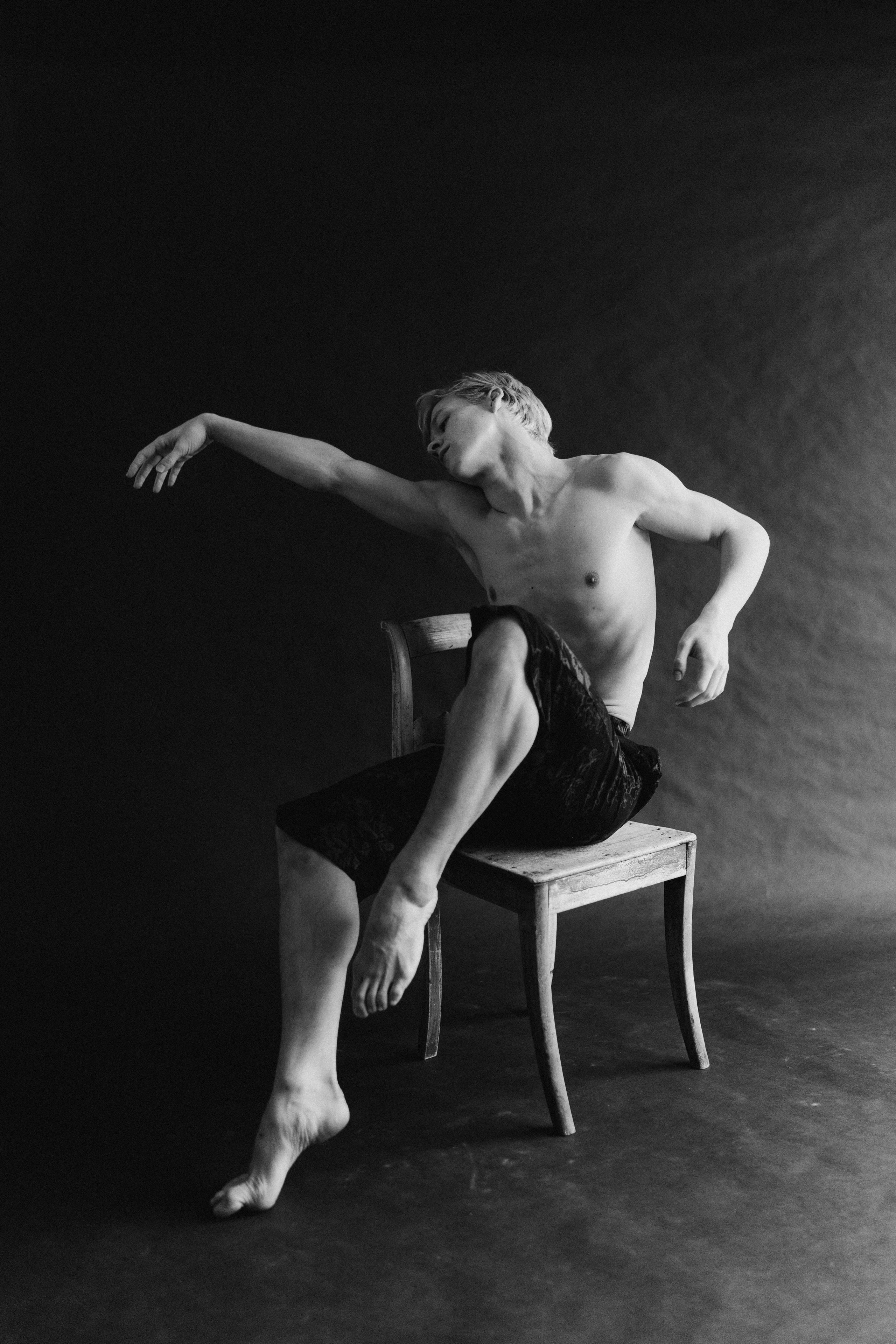 DANCERS. Victoria Olonen – Cinematic Portrait Artist | Helsinki & Europe